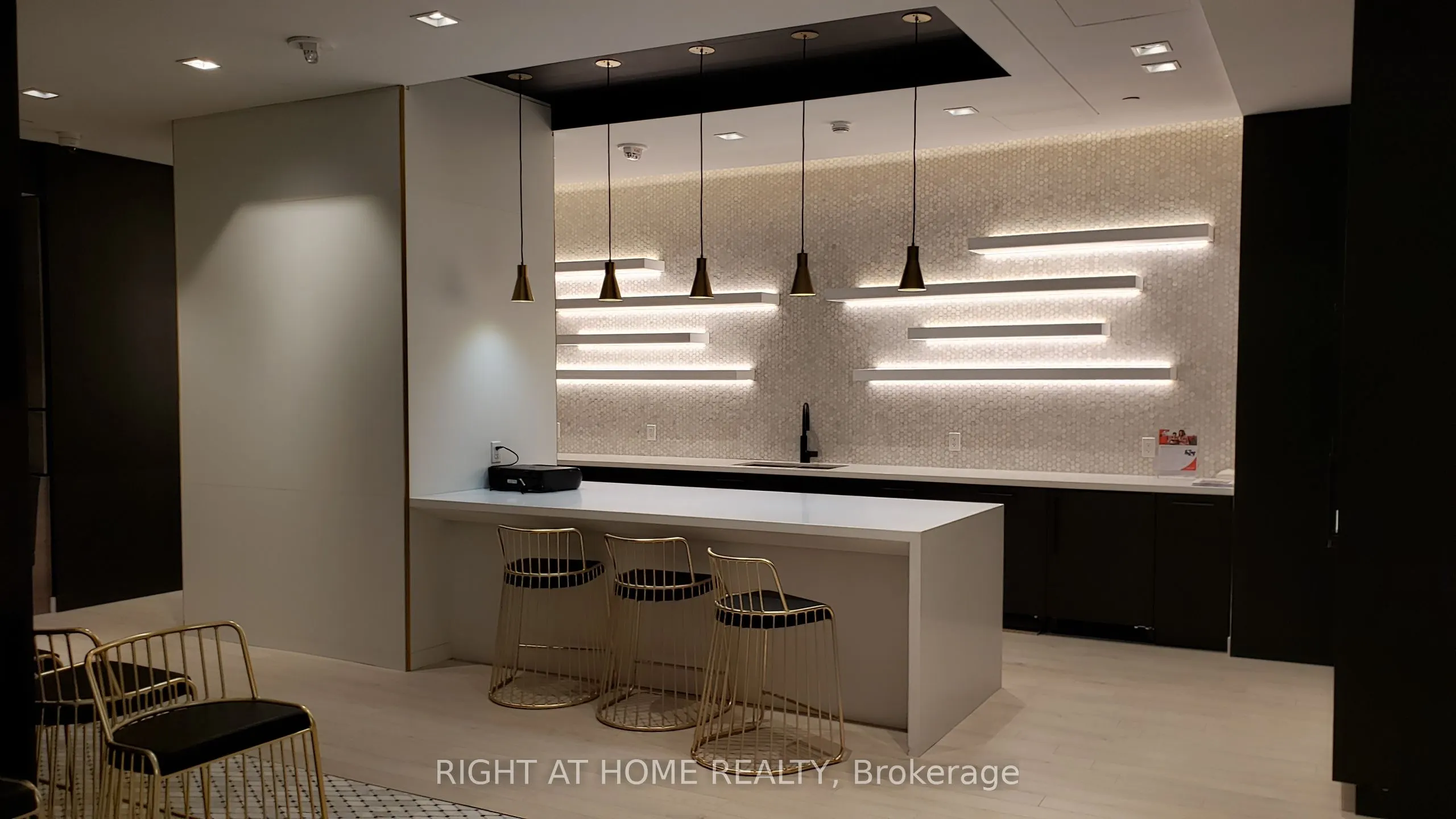85 Wood Street, #1615
