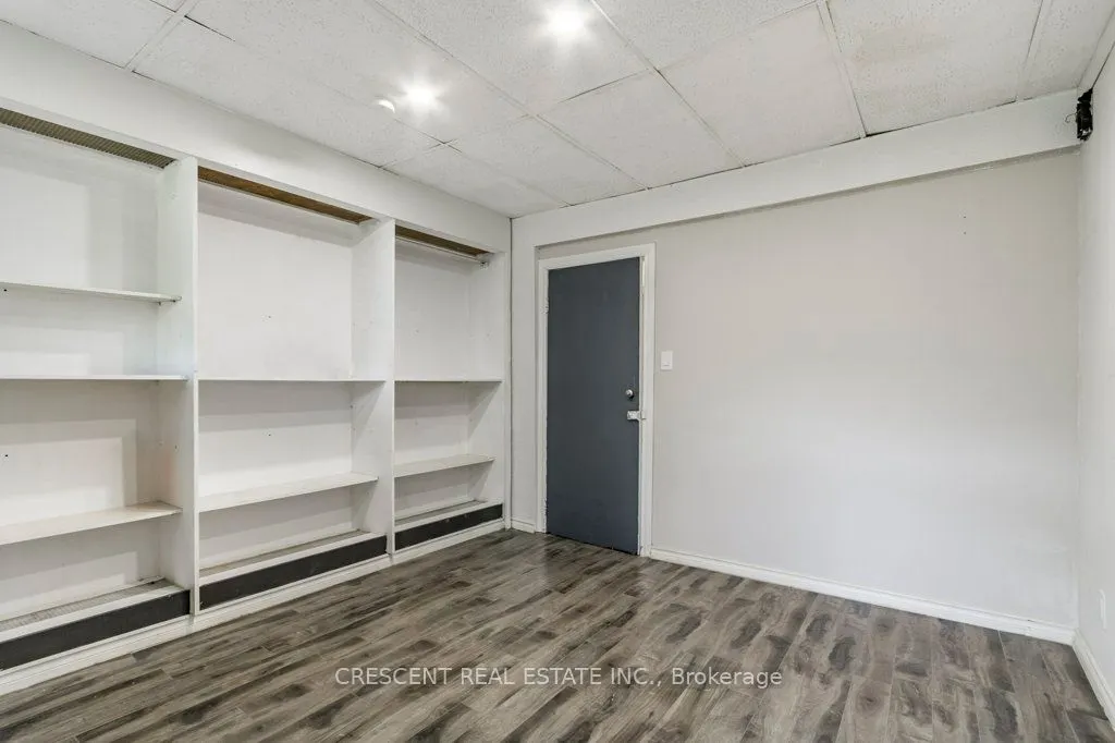 390 College Street, #1