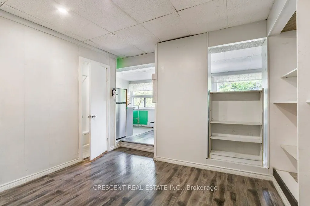 390 College Street, #1