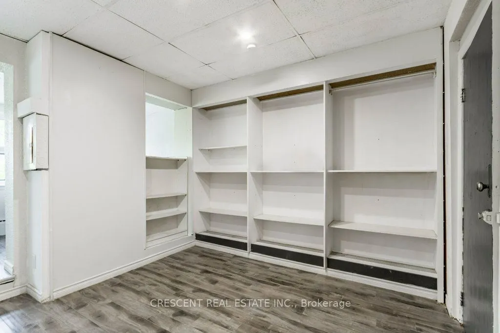 390 College Street, #1