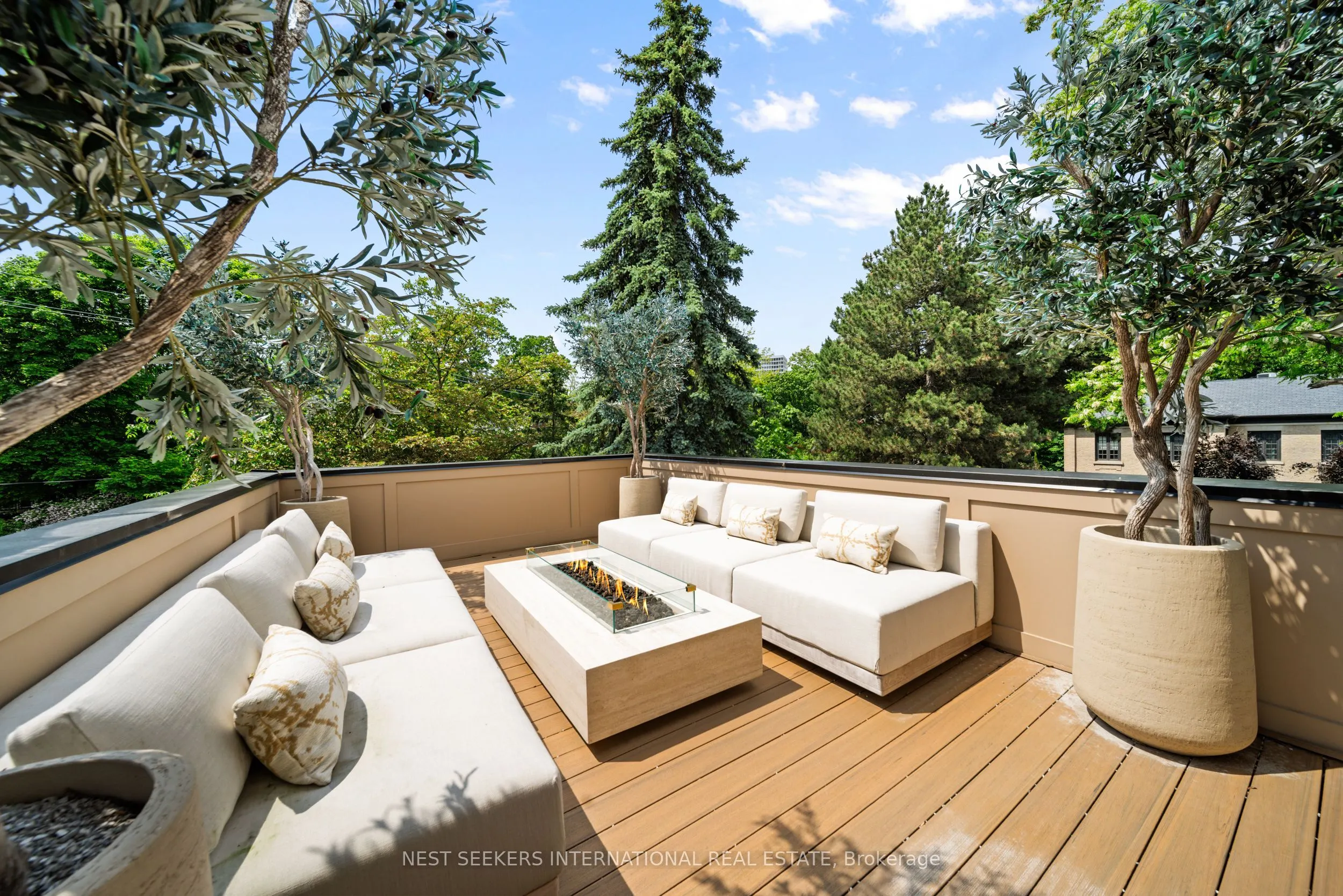 100 Ardwold Gate