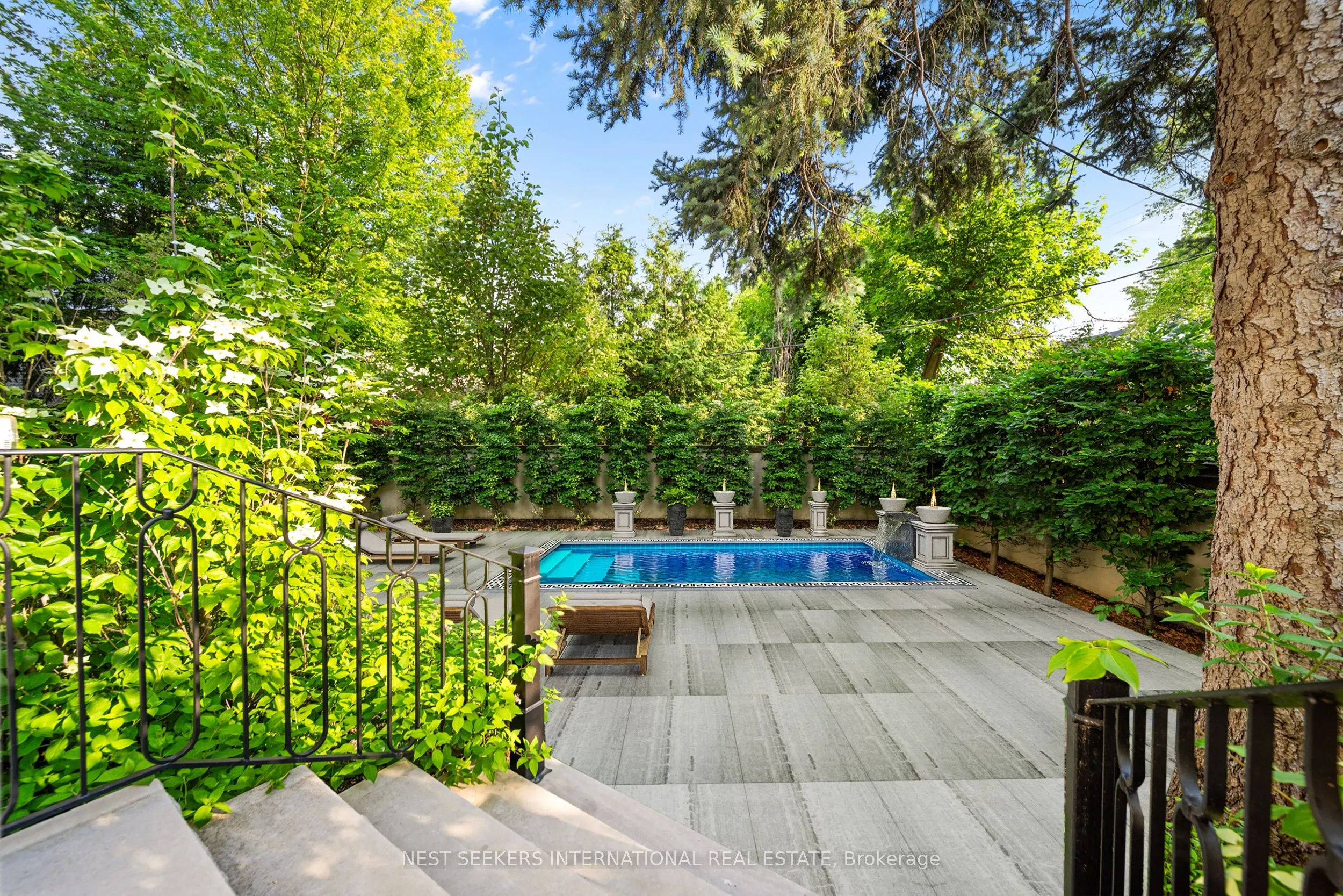 100 Ardwold Gate