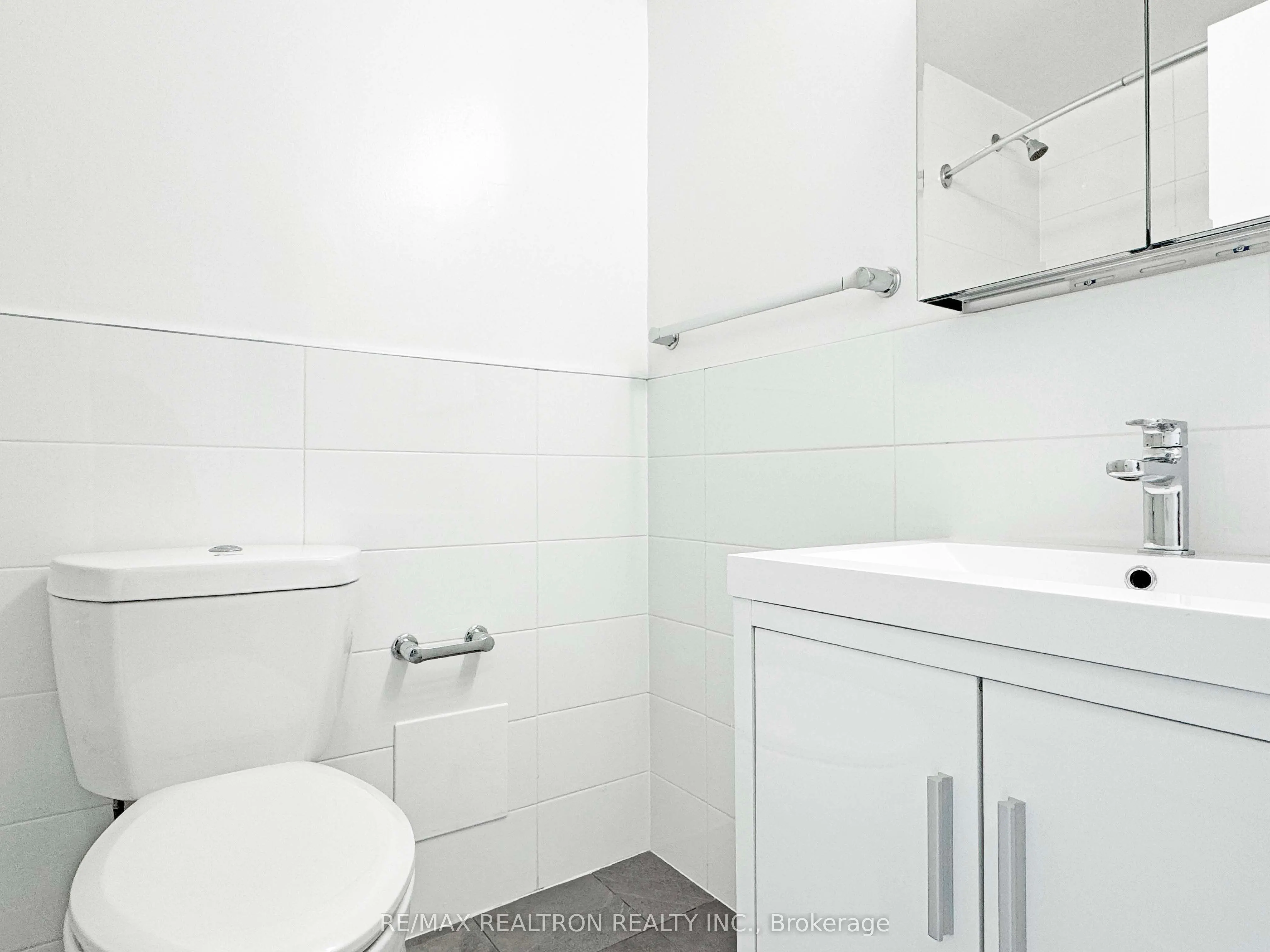 666 Spadina Avenue, #2001