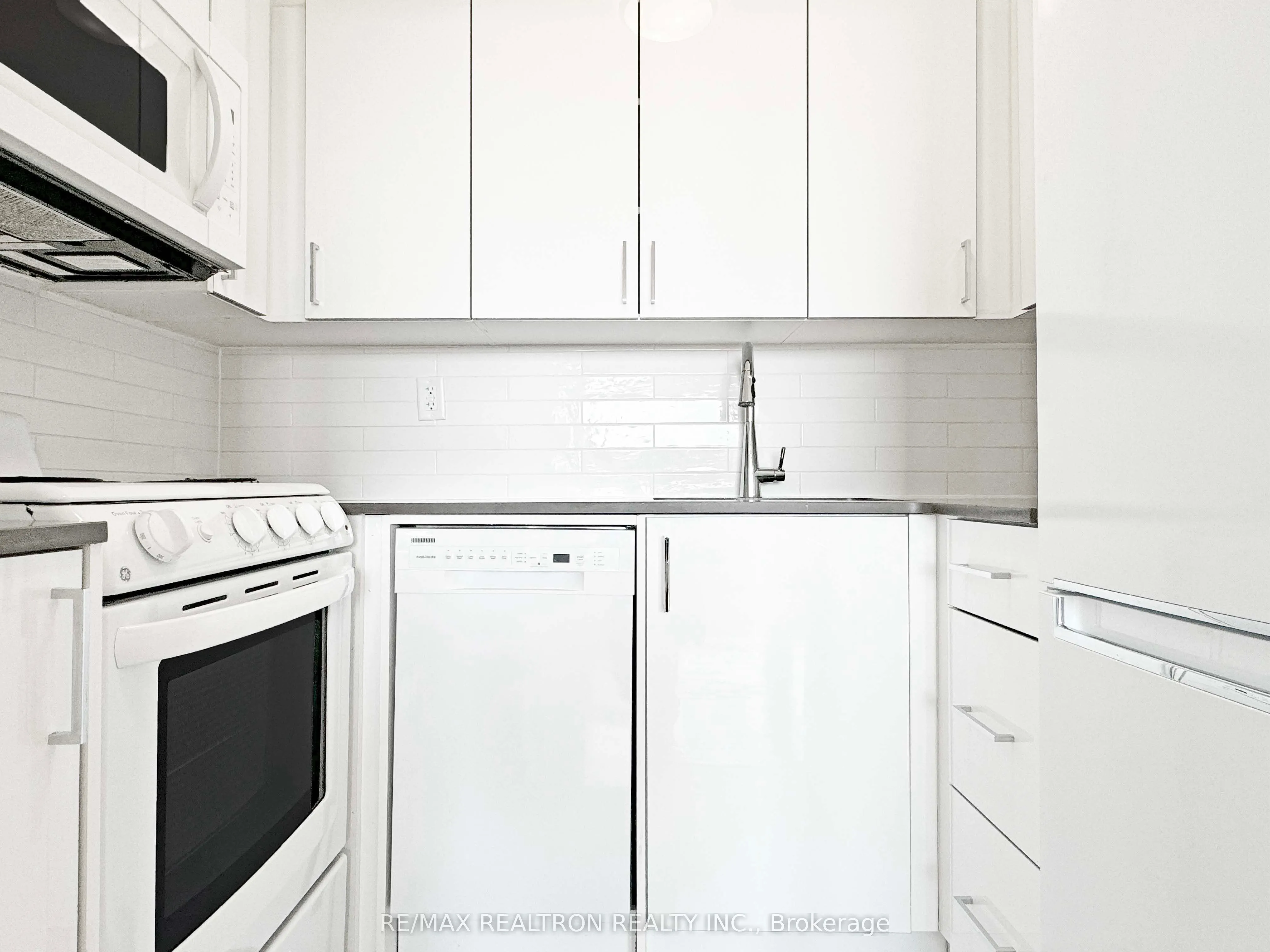 666 Spadina Avenue, #2001