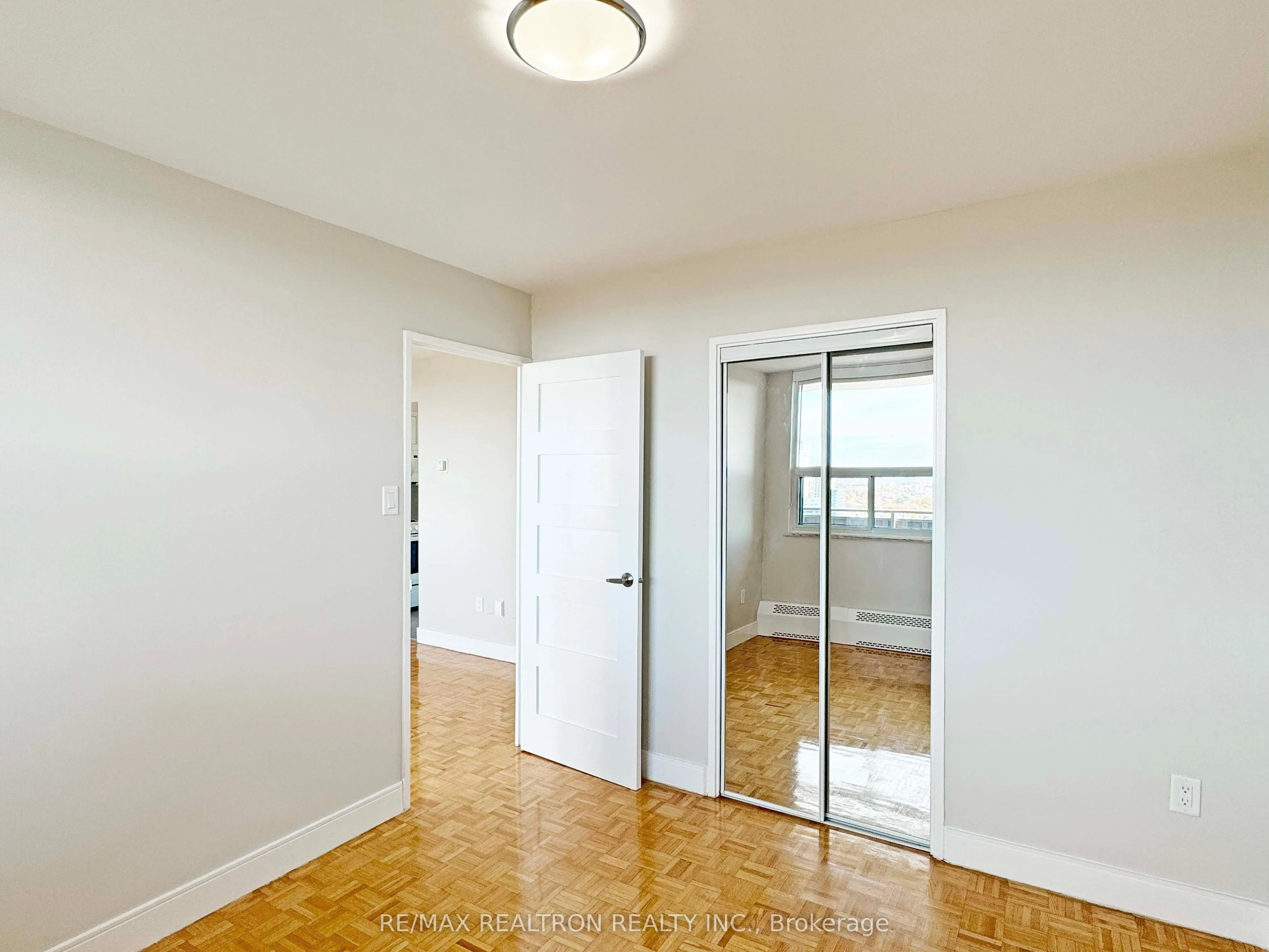666 Spadina Avenue, #2001