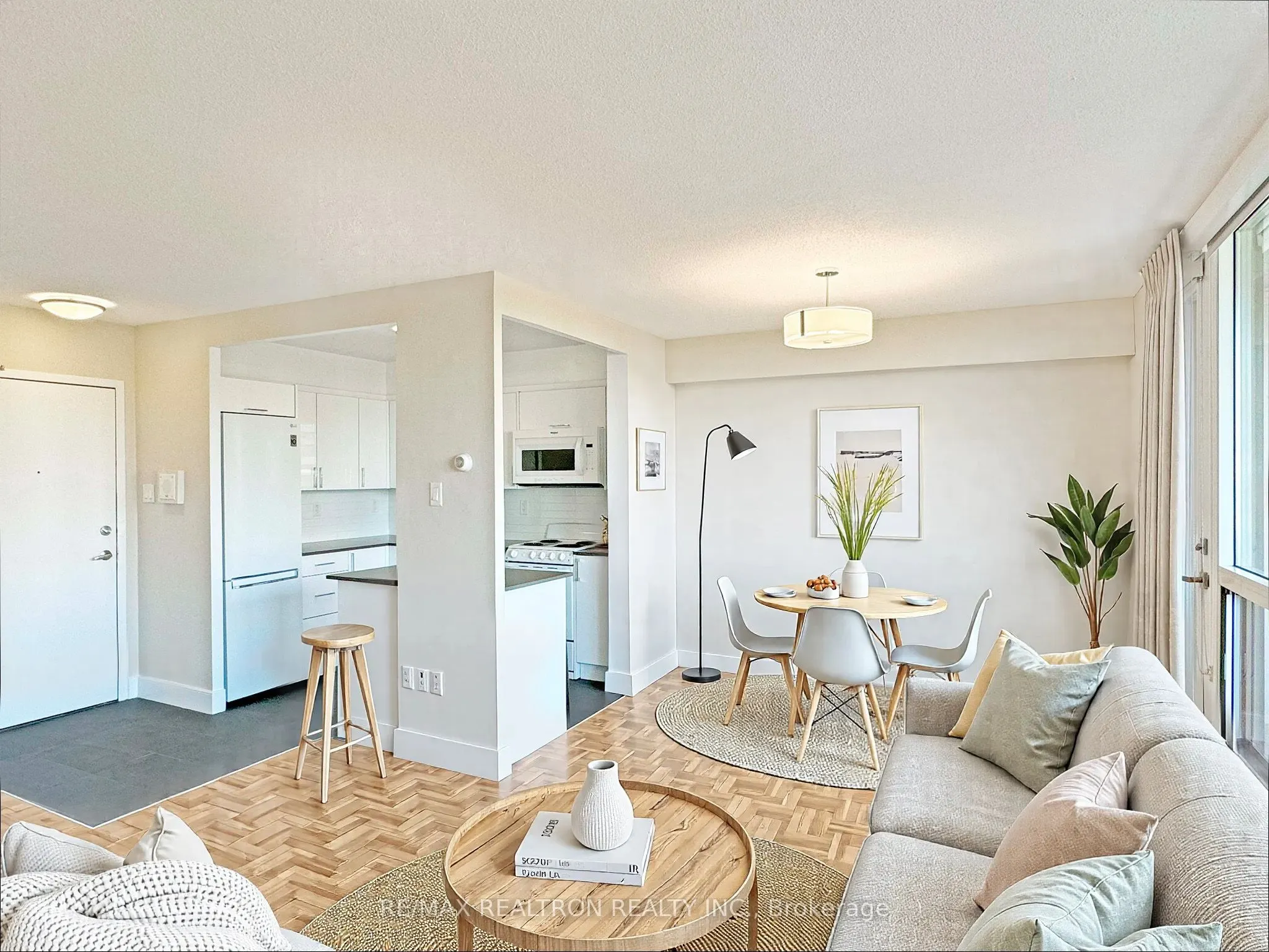 666 Spadina Avenue, #808