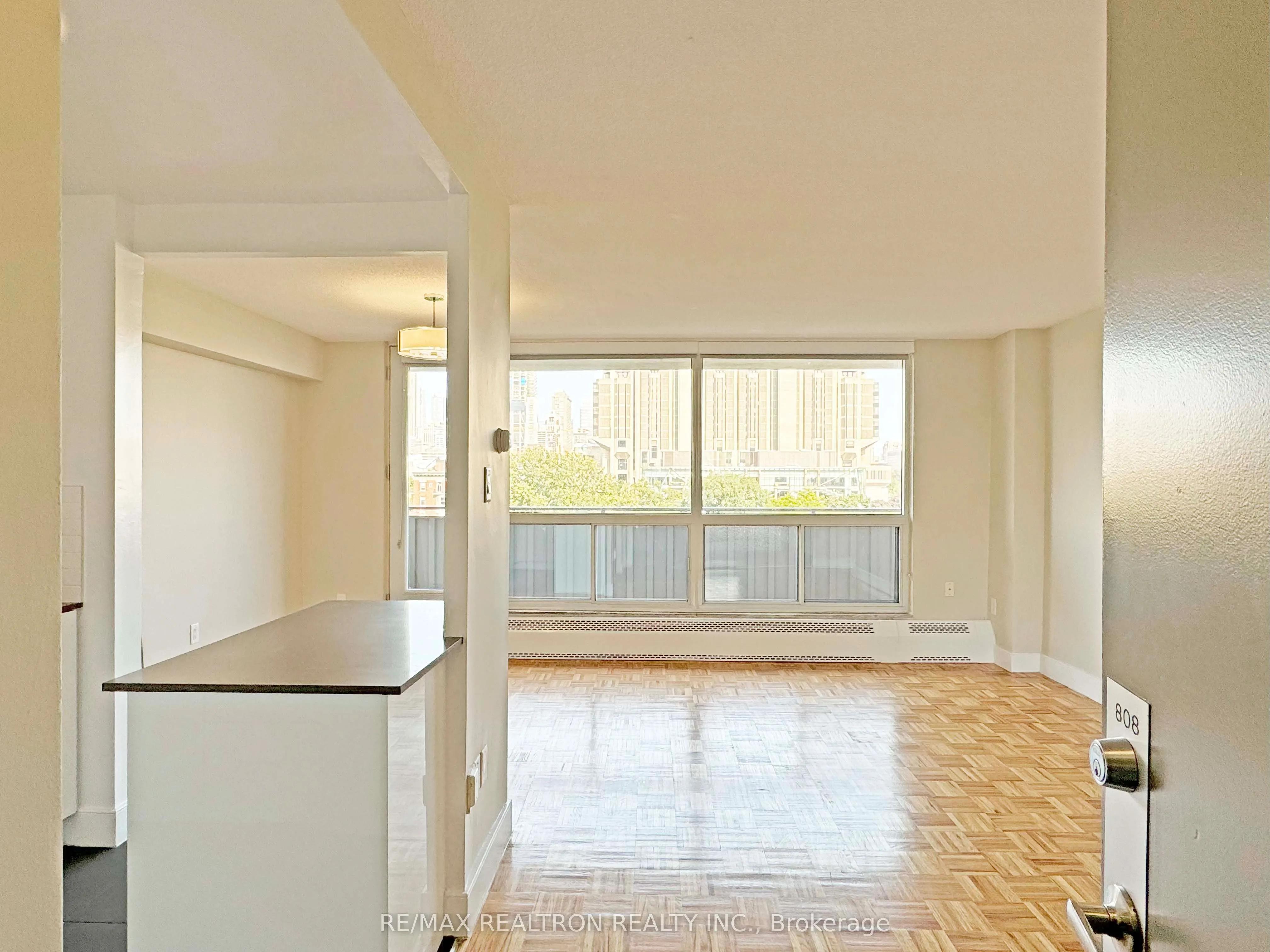 666 Spadina Avenue, #808