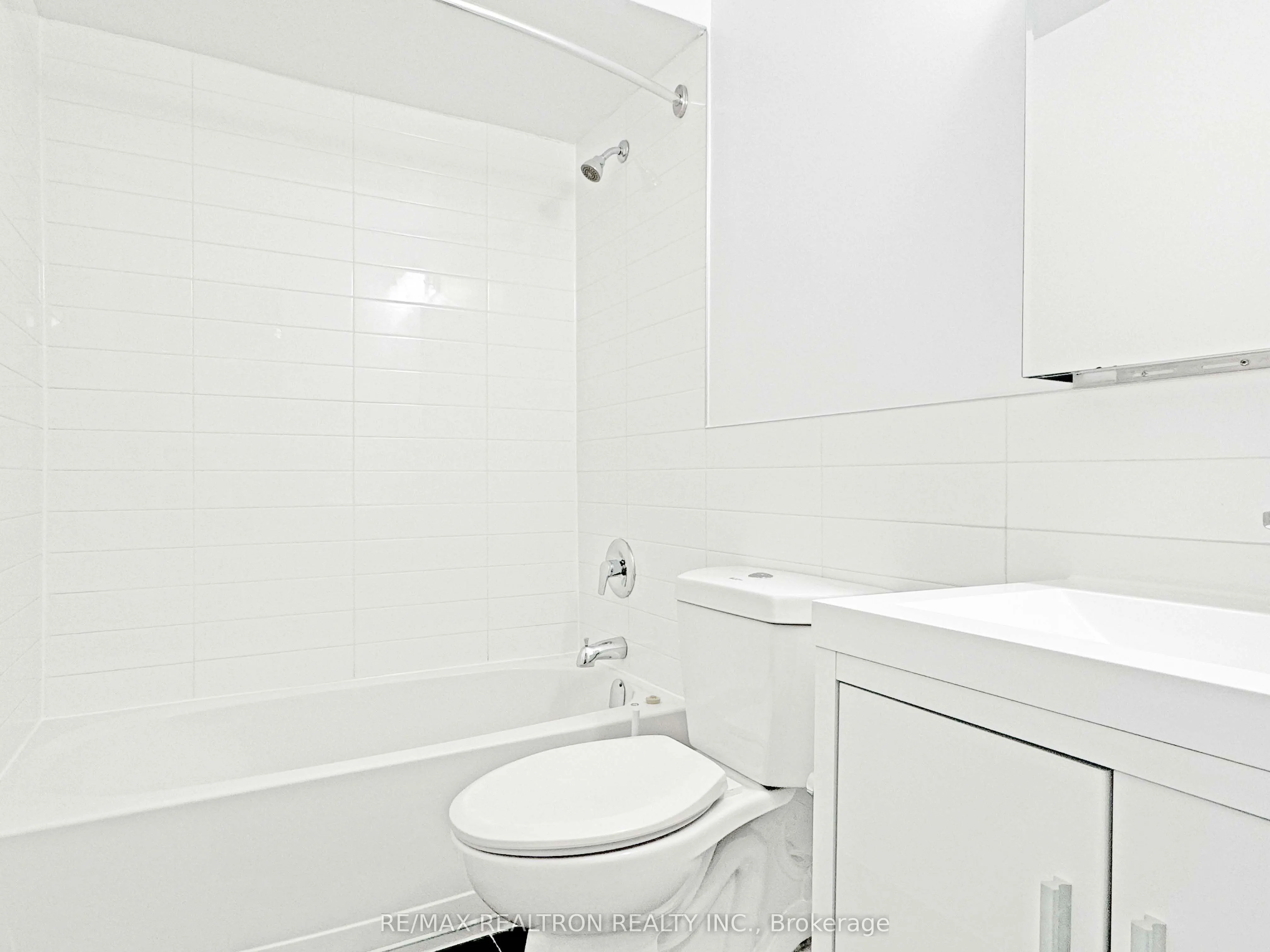 666 Spadina Avenue, #808
