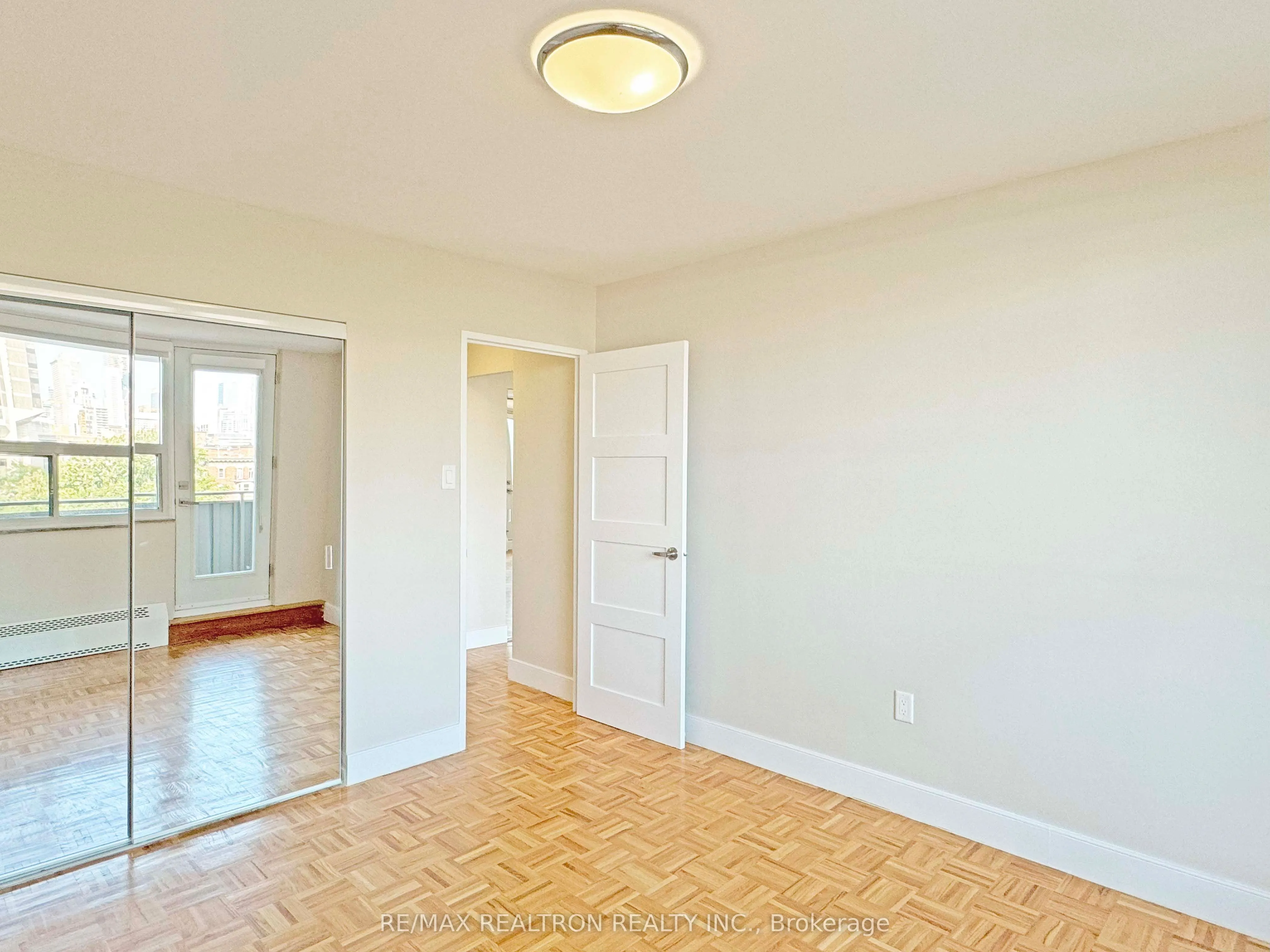 666 Spadina Avenue, #808