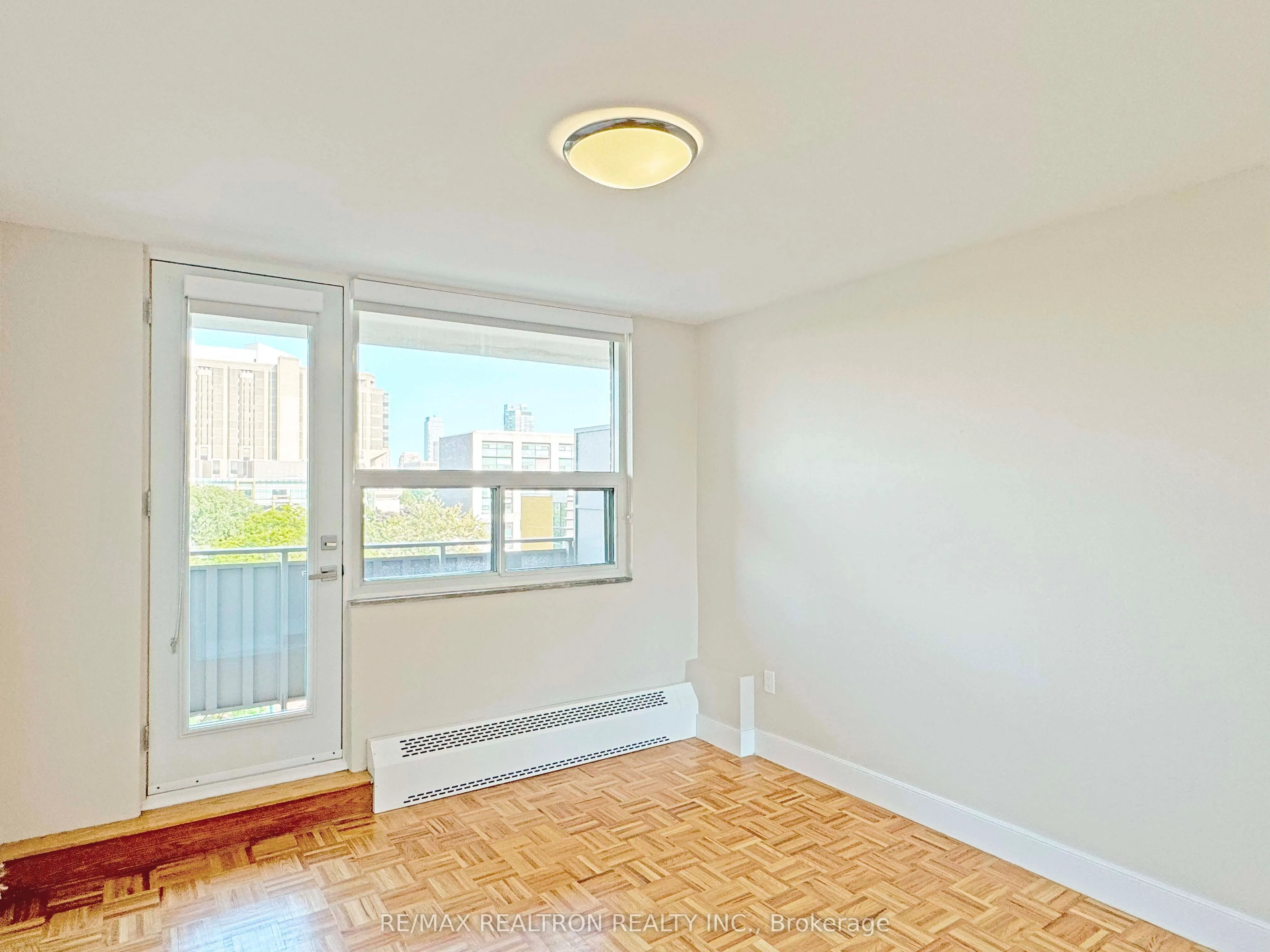 666 Spadina Avenue, #808