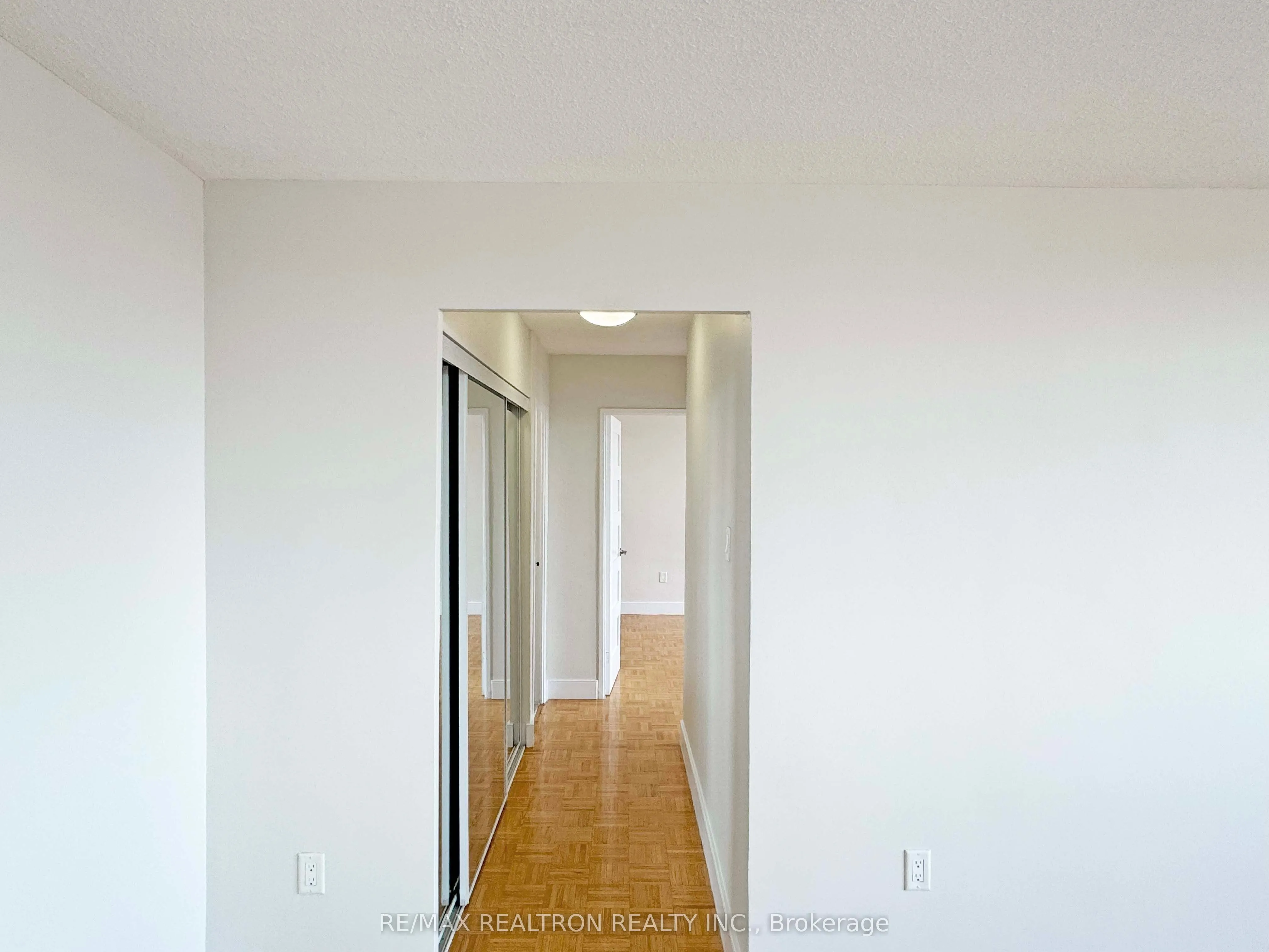 666 Spadina Avenue, #811