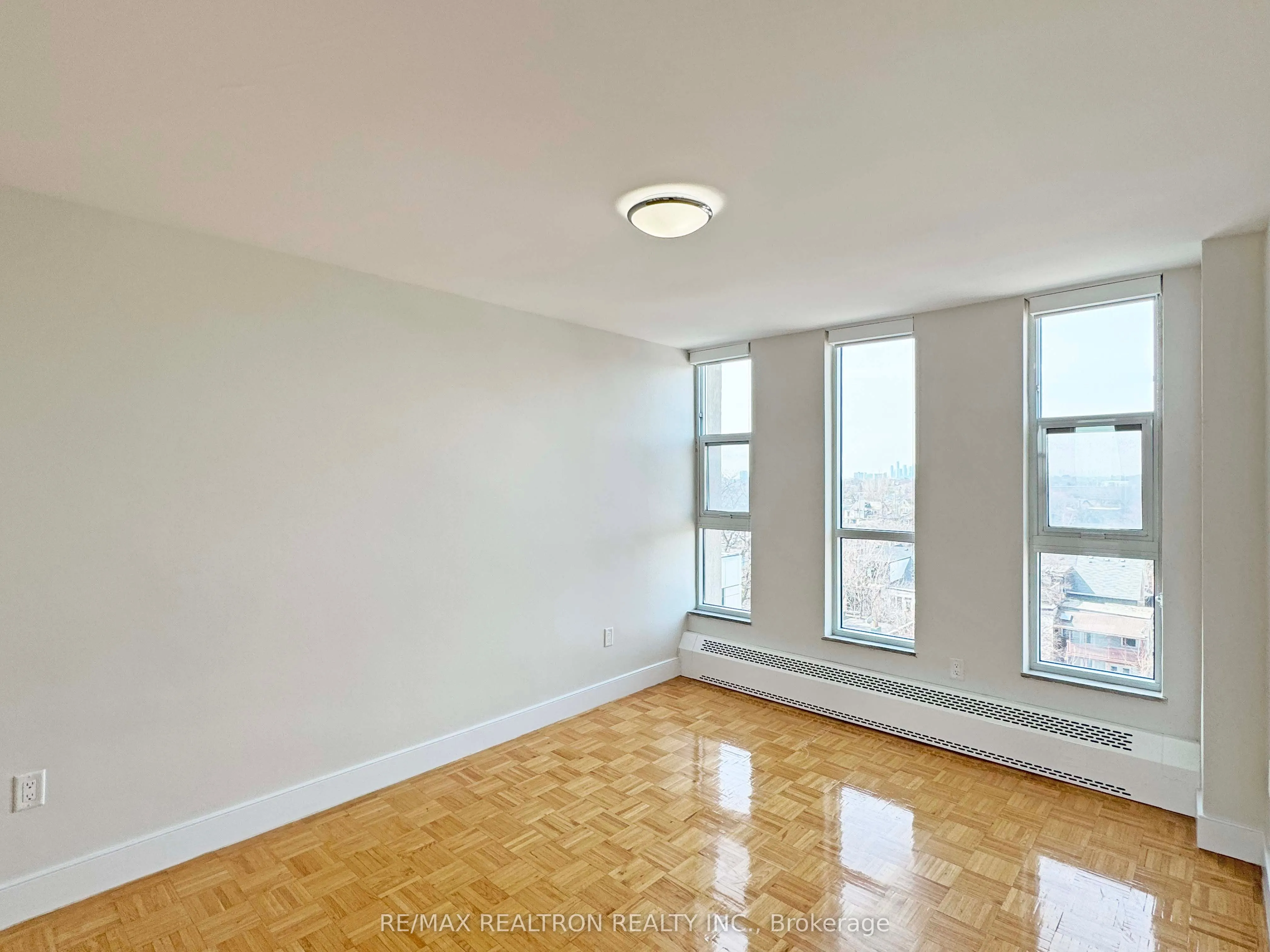 666 Spadina Avenue, #811