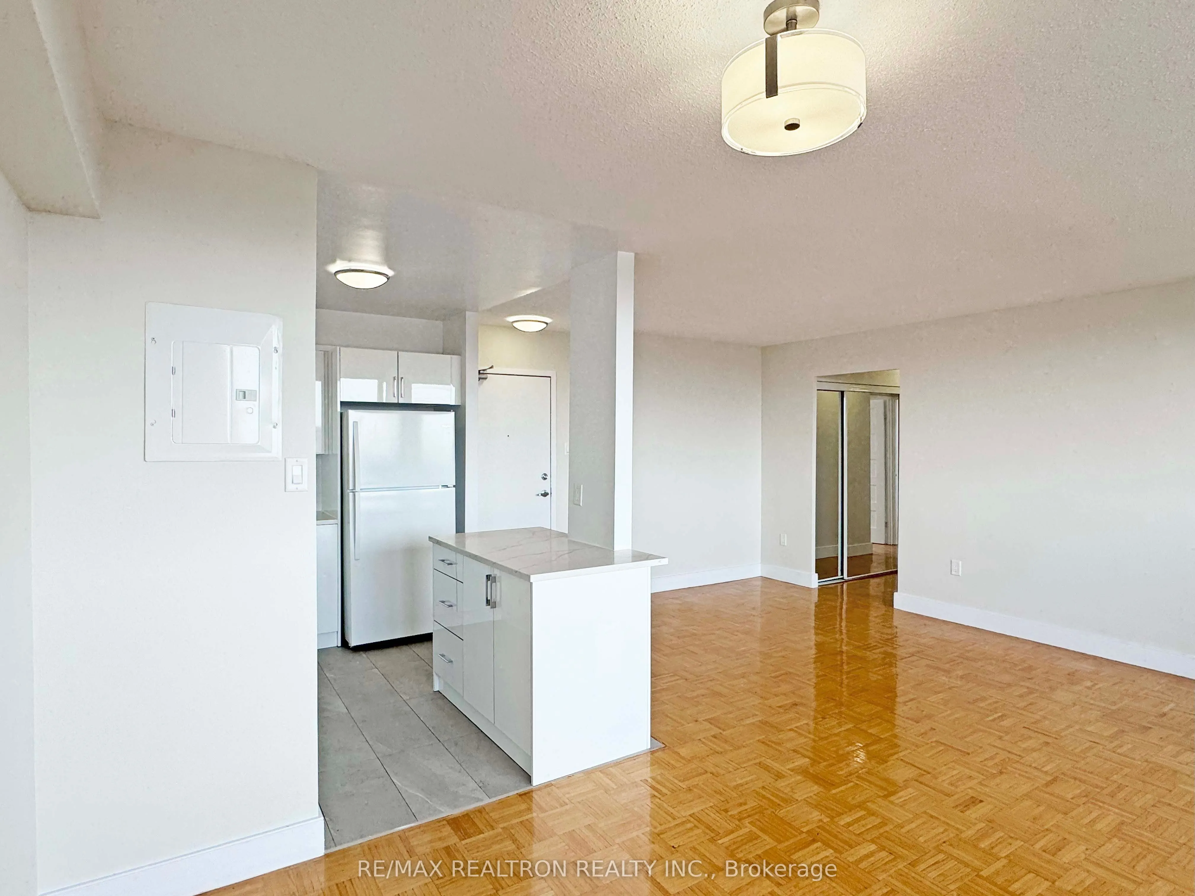 666 Spadina Avenue, #811