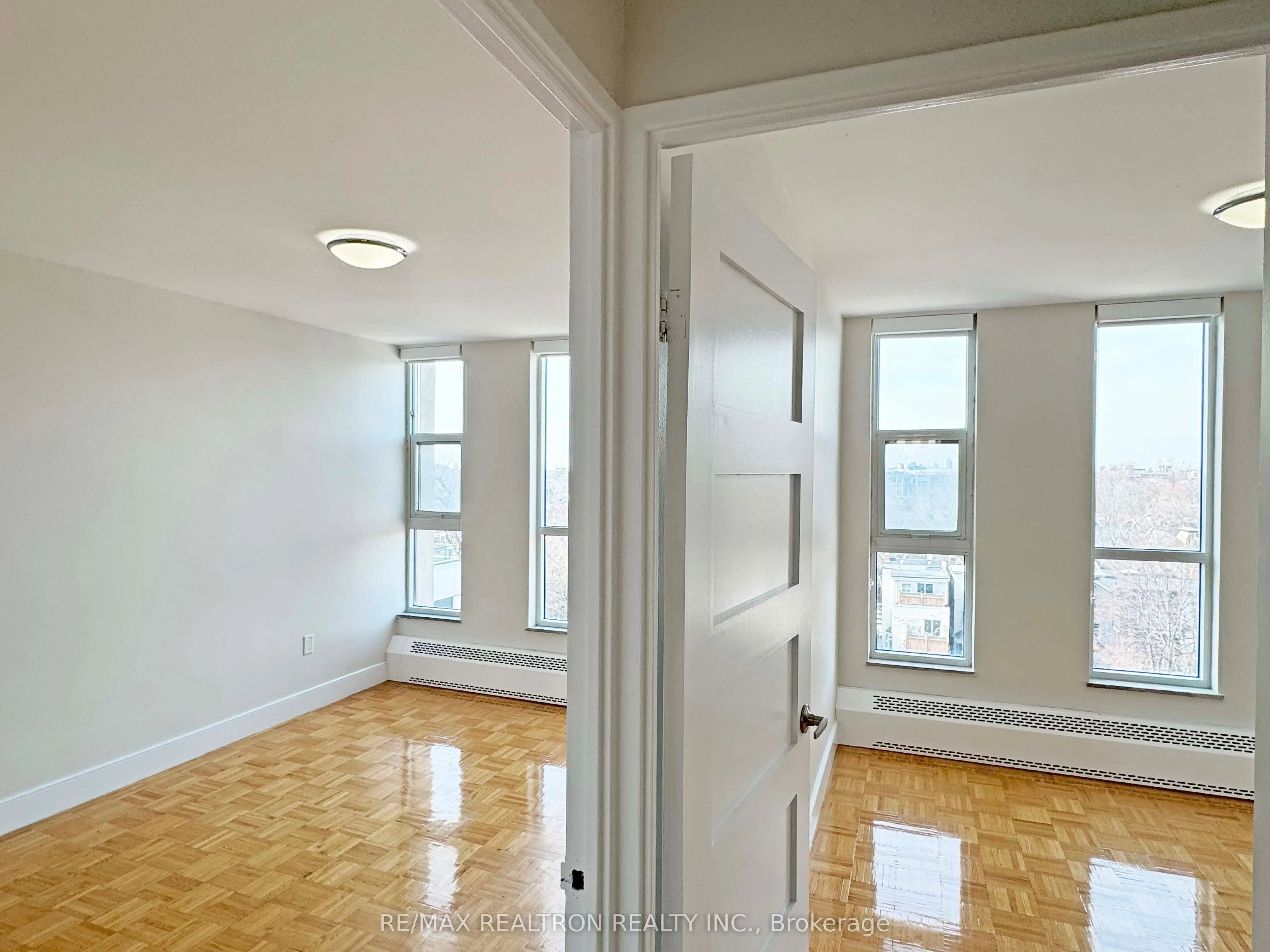 666 Spadina Avenue, #811