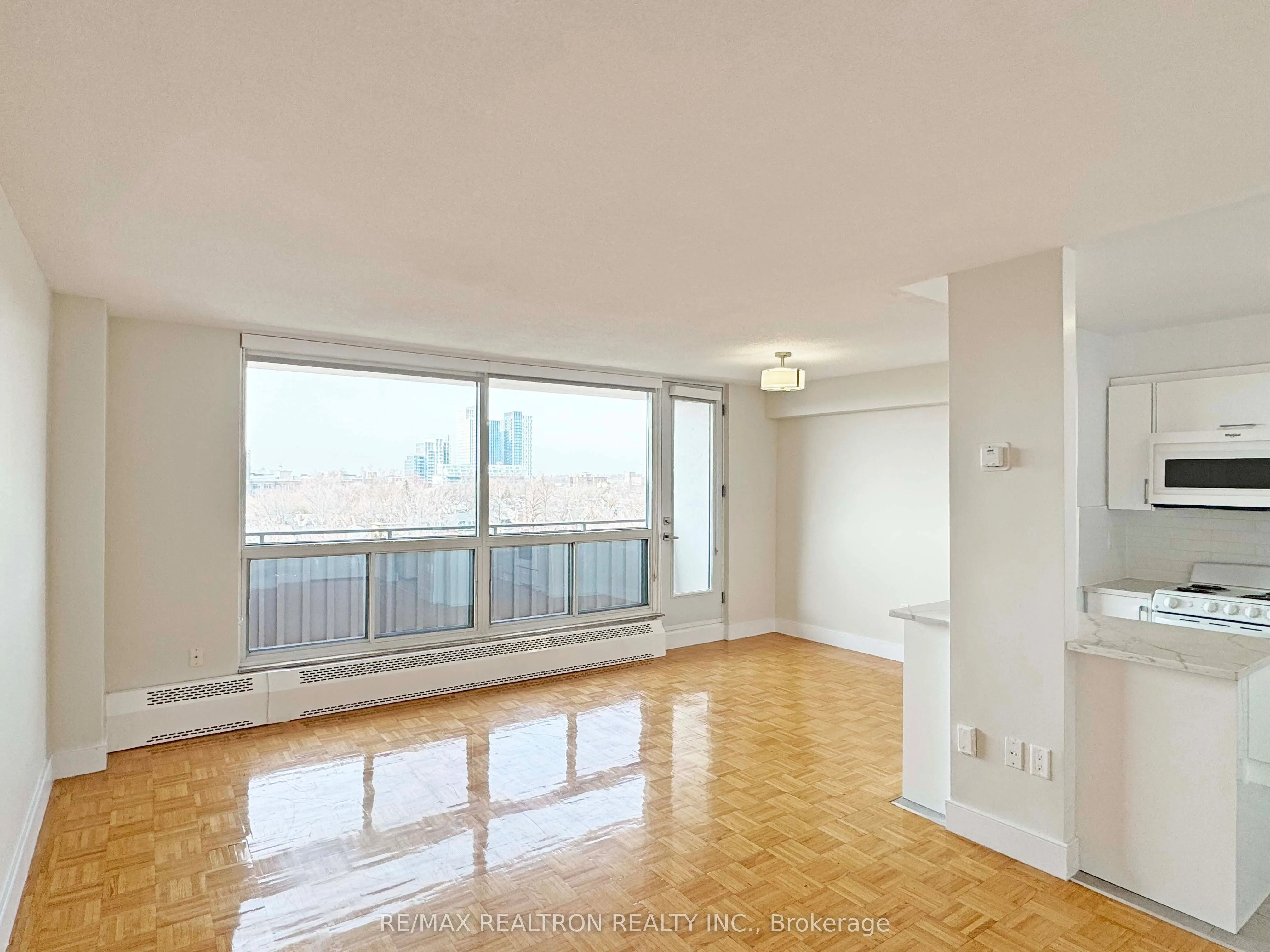 666 Spadina Avenue, #811