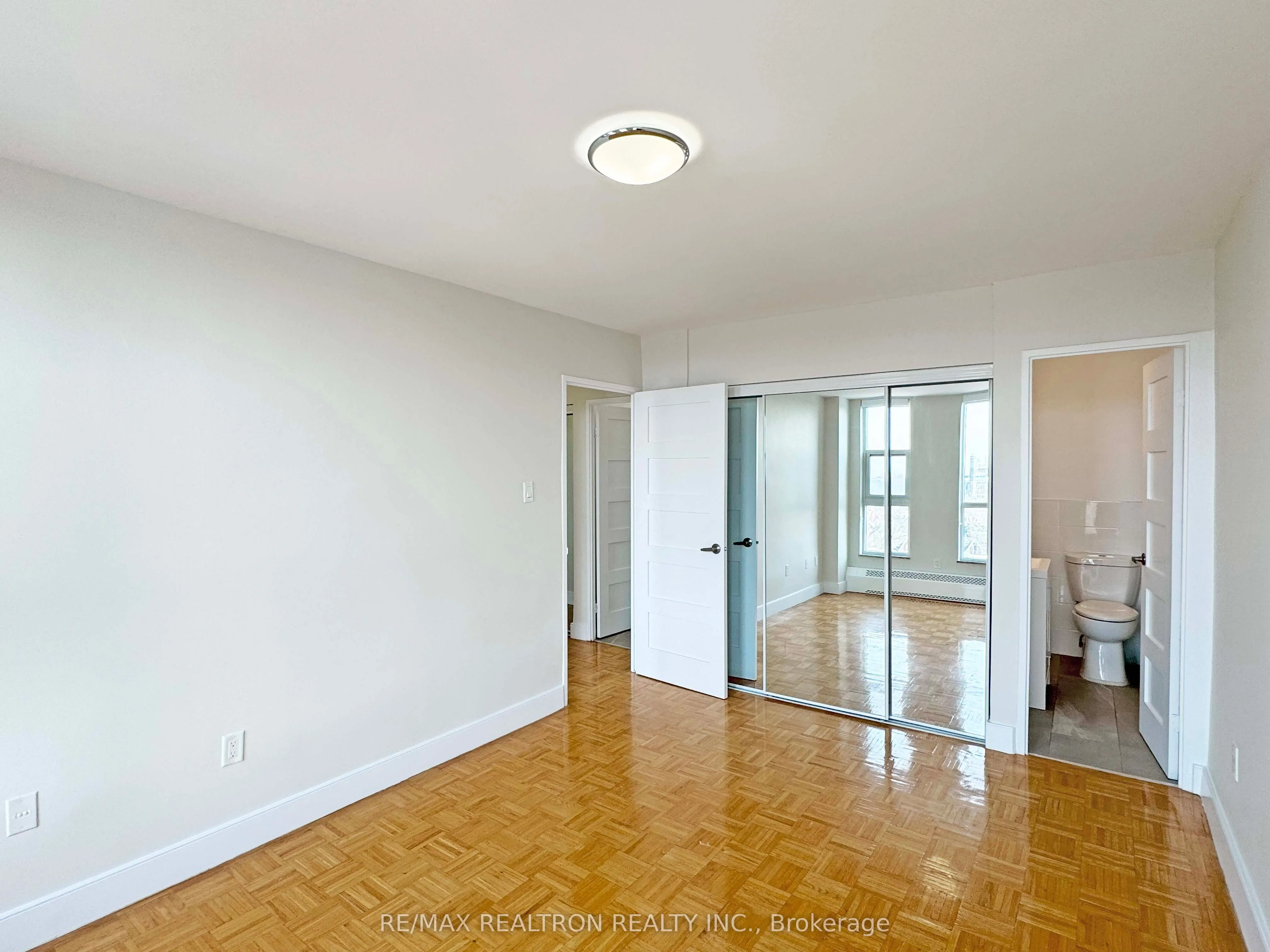 666 Spadina Avenue, #811