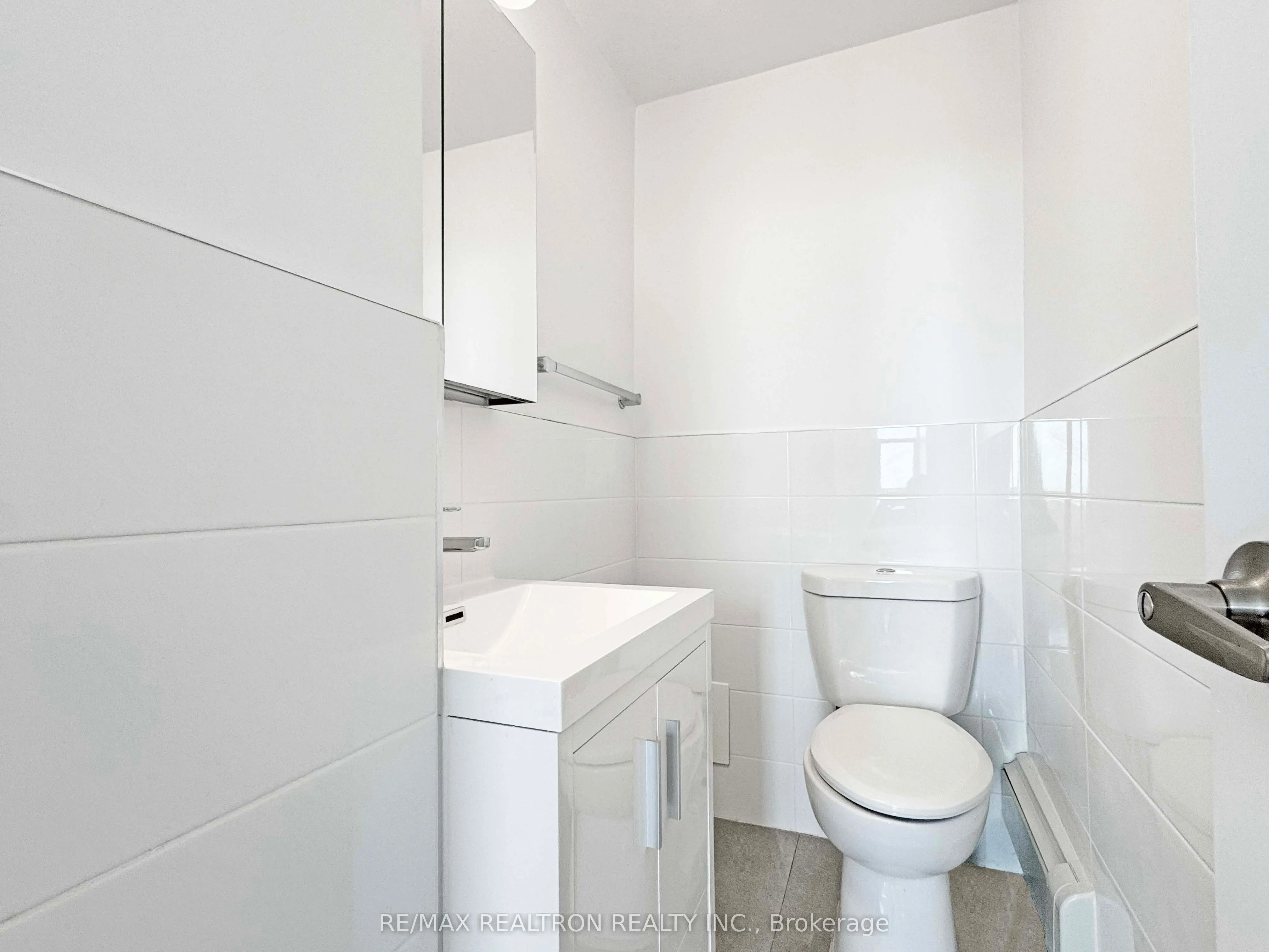 666 Spadina Avenue, #811
