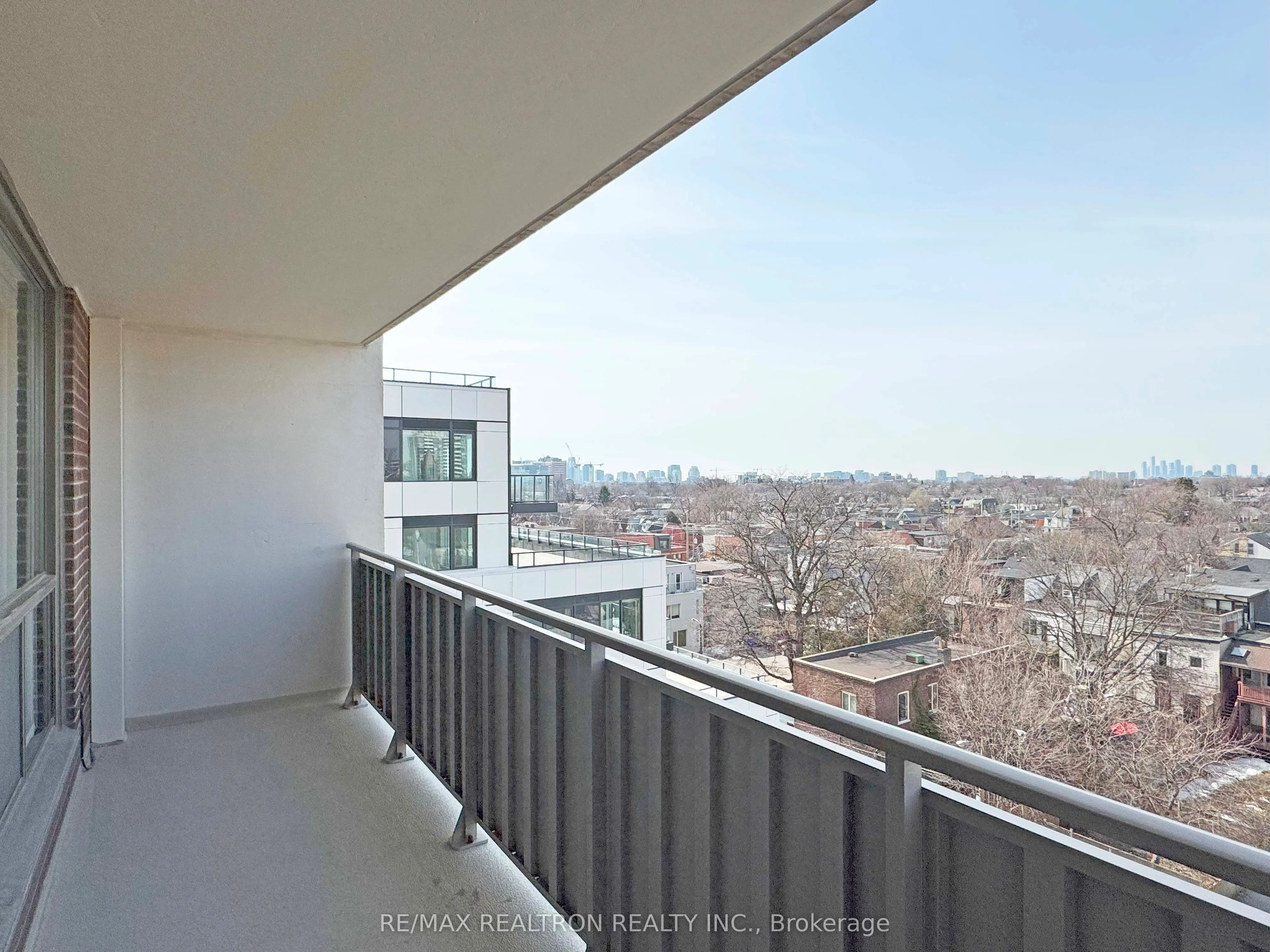 666 Spadina Avenue, #811