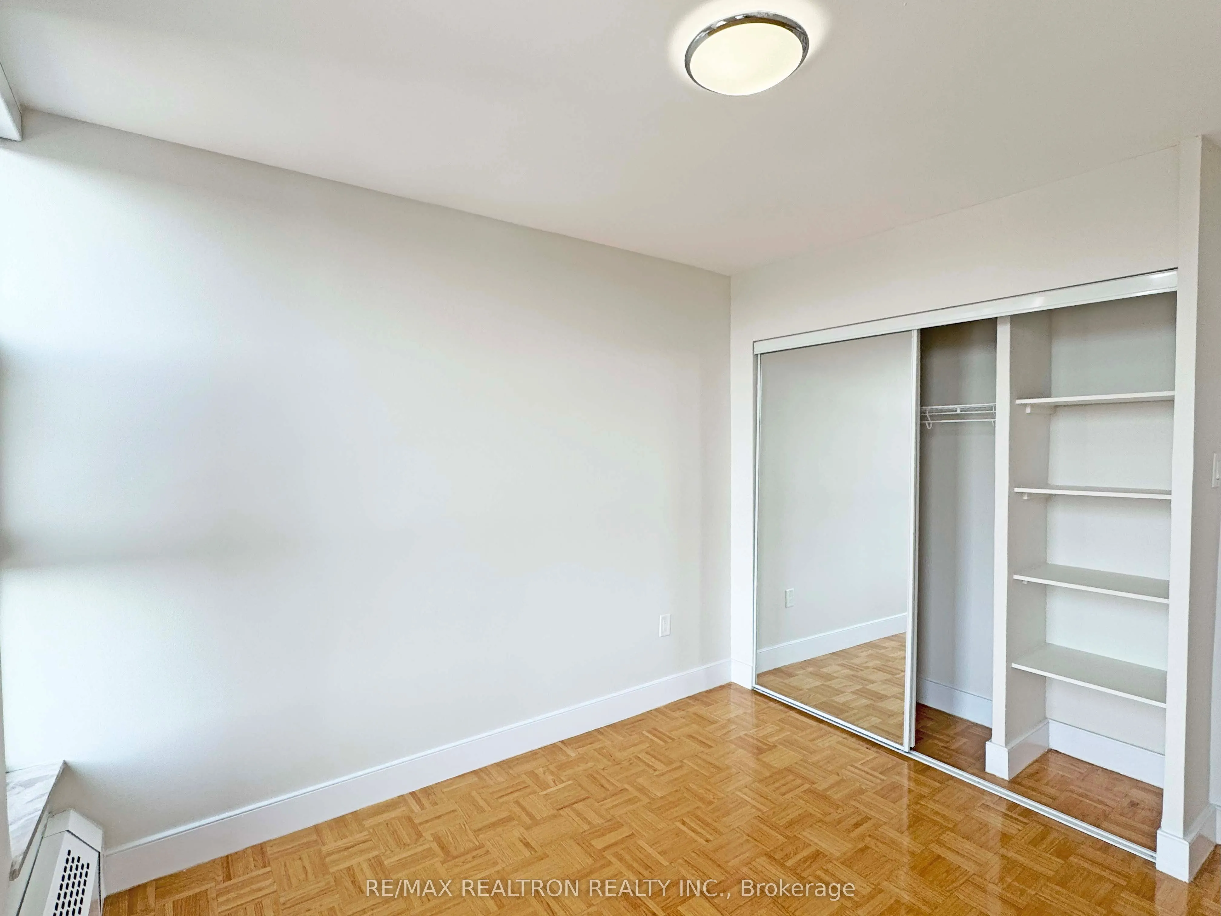 666 Spadina Avenue, #811