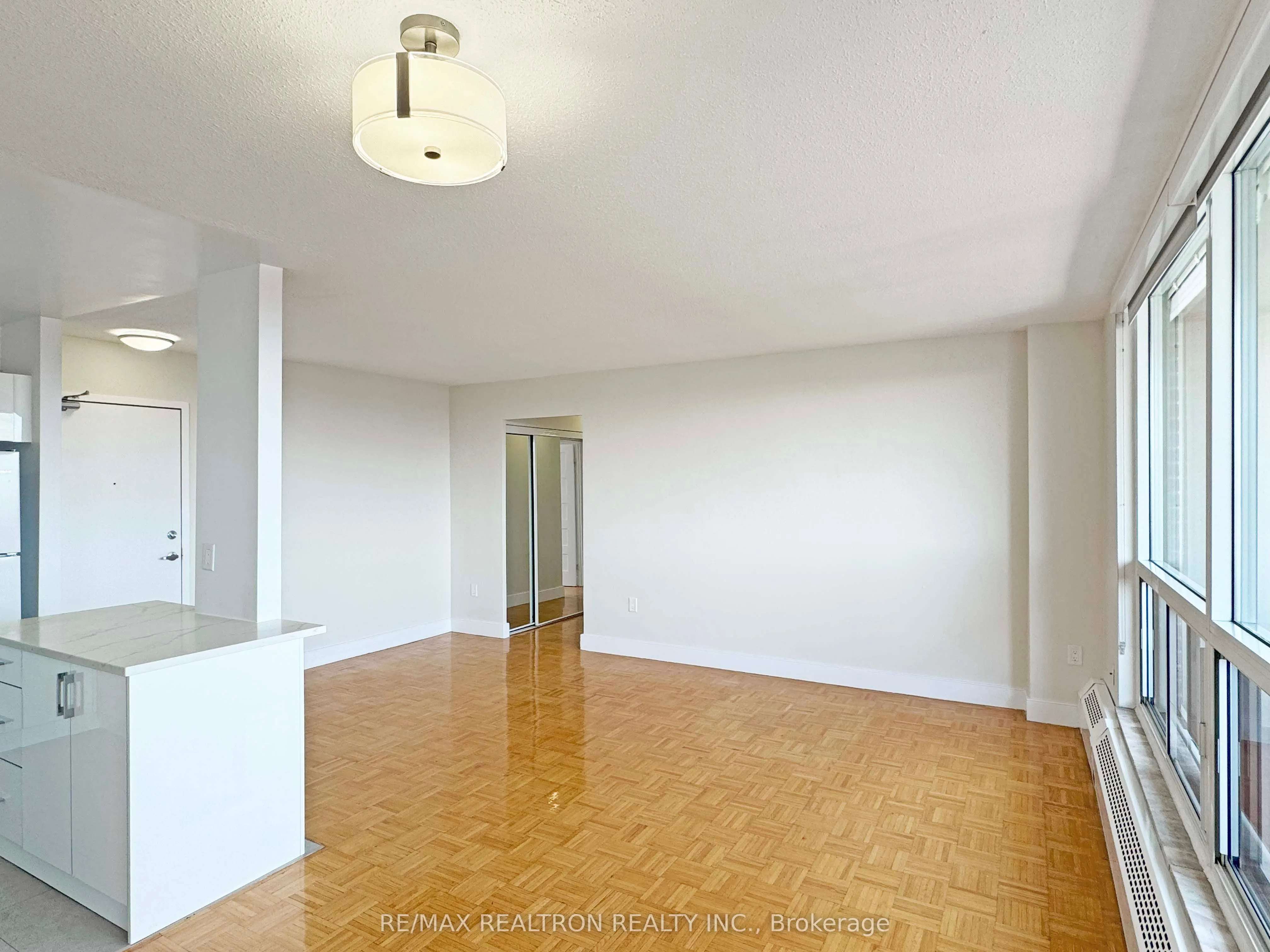 666 Spadina Avenue, #811