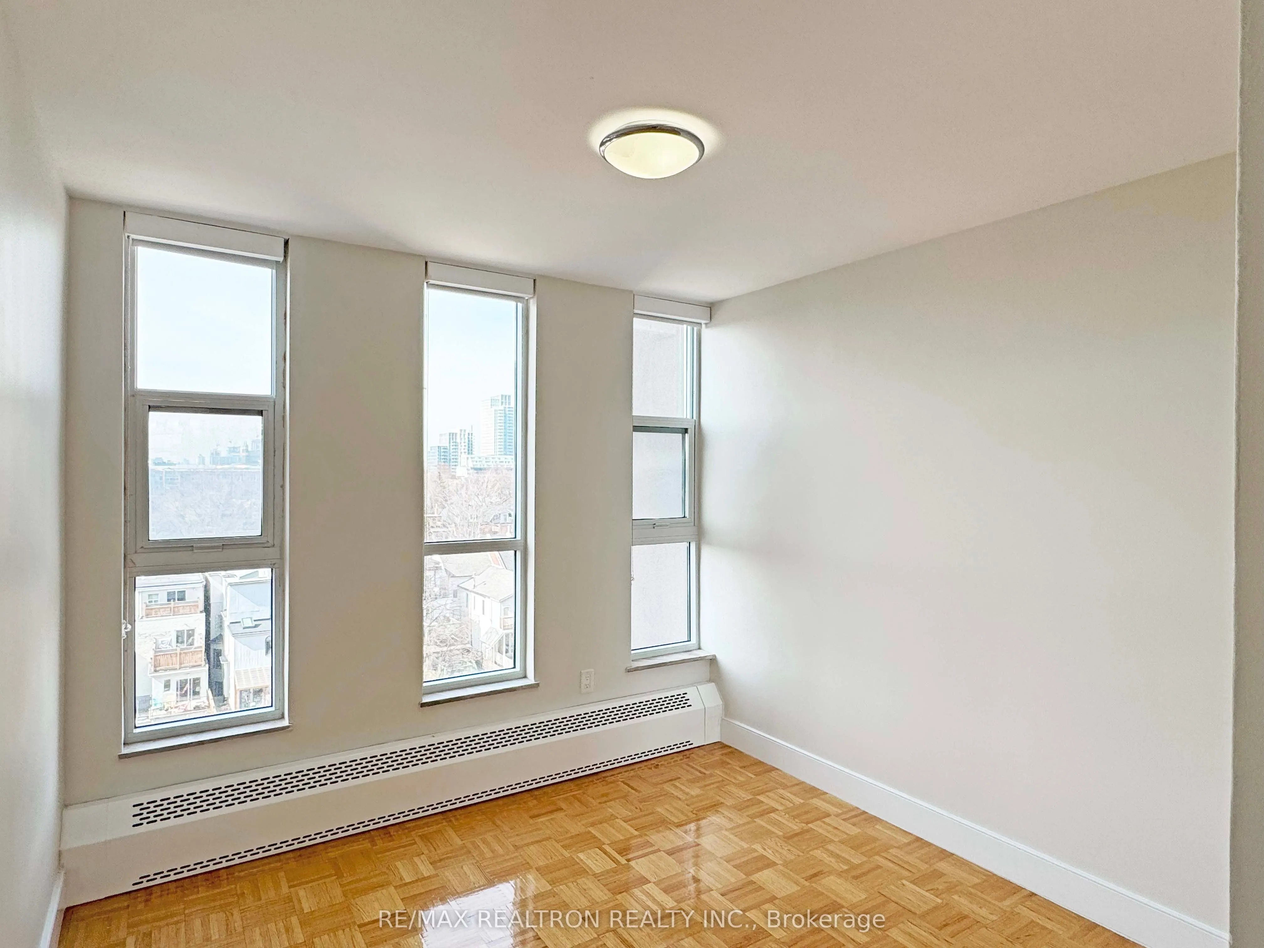 666 Spadina Avenue, #811