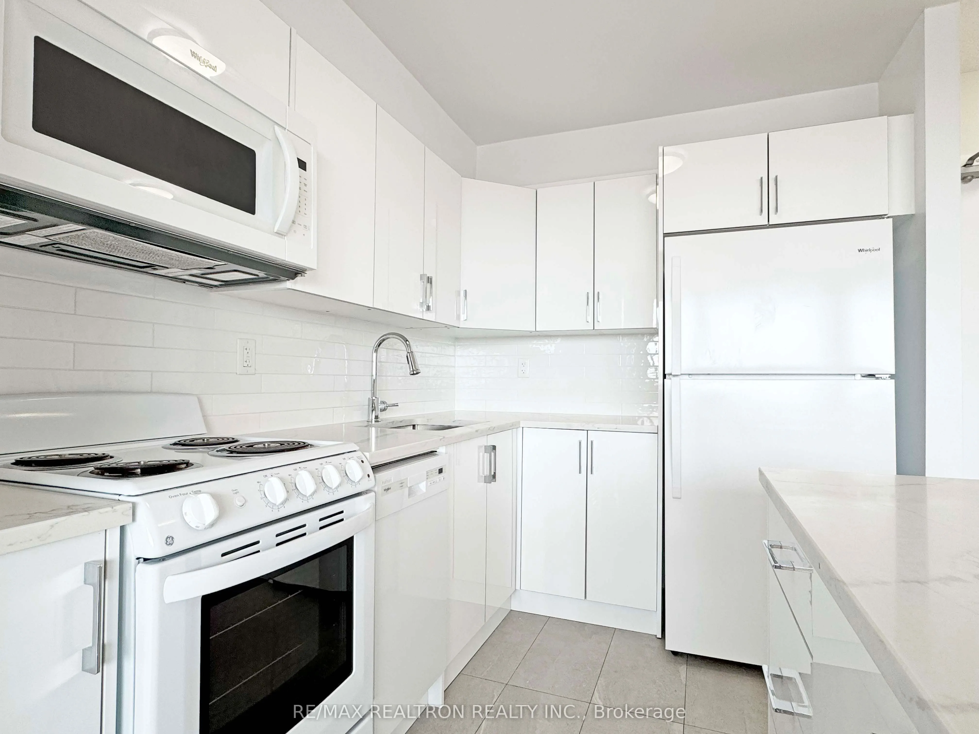 666 Spadina Avenue, #811