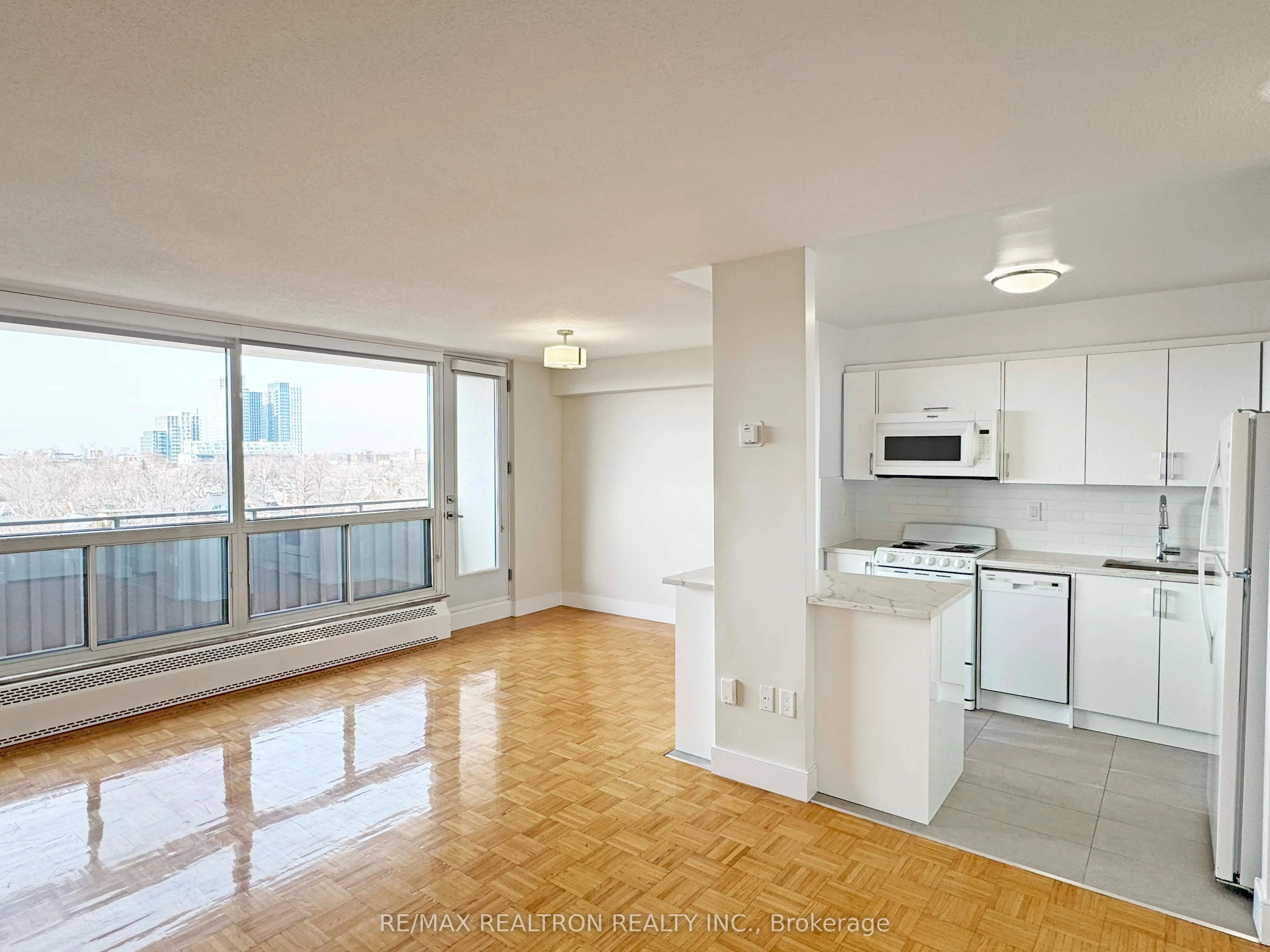 666 Spadina Avenue, #811