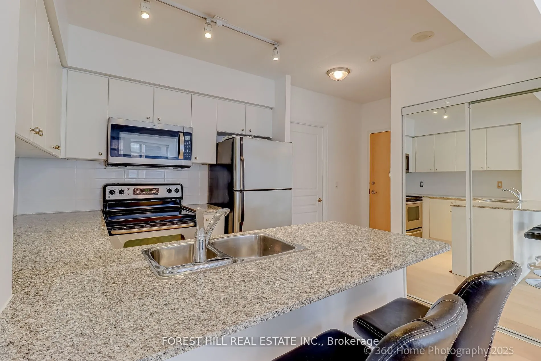 8 Scollard Street, #302