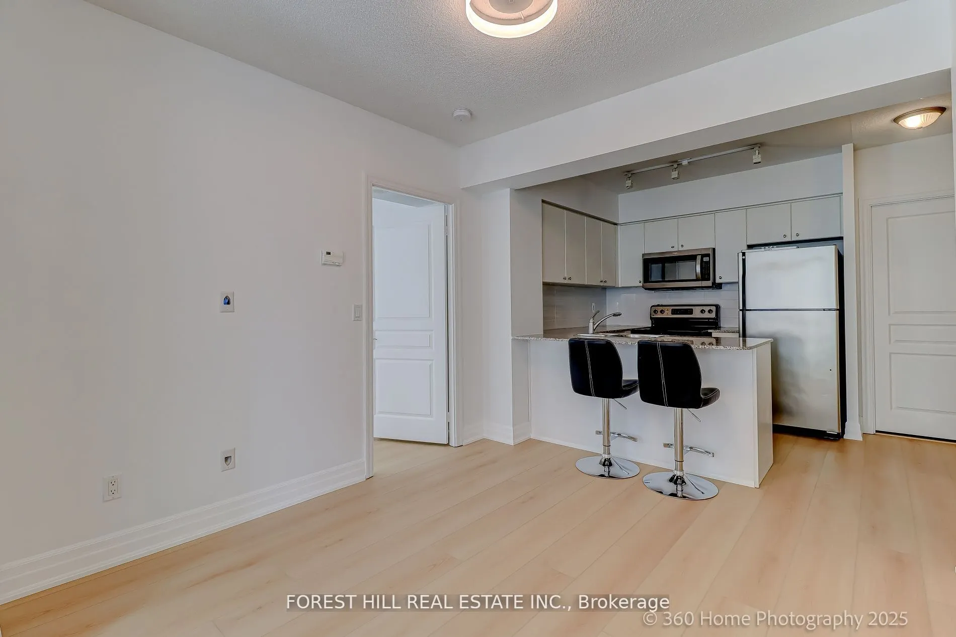 8 Scollard Street, #302