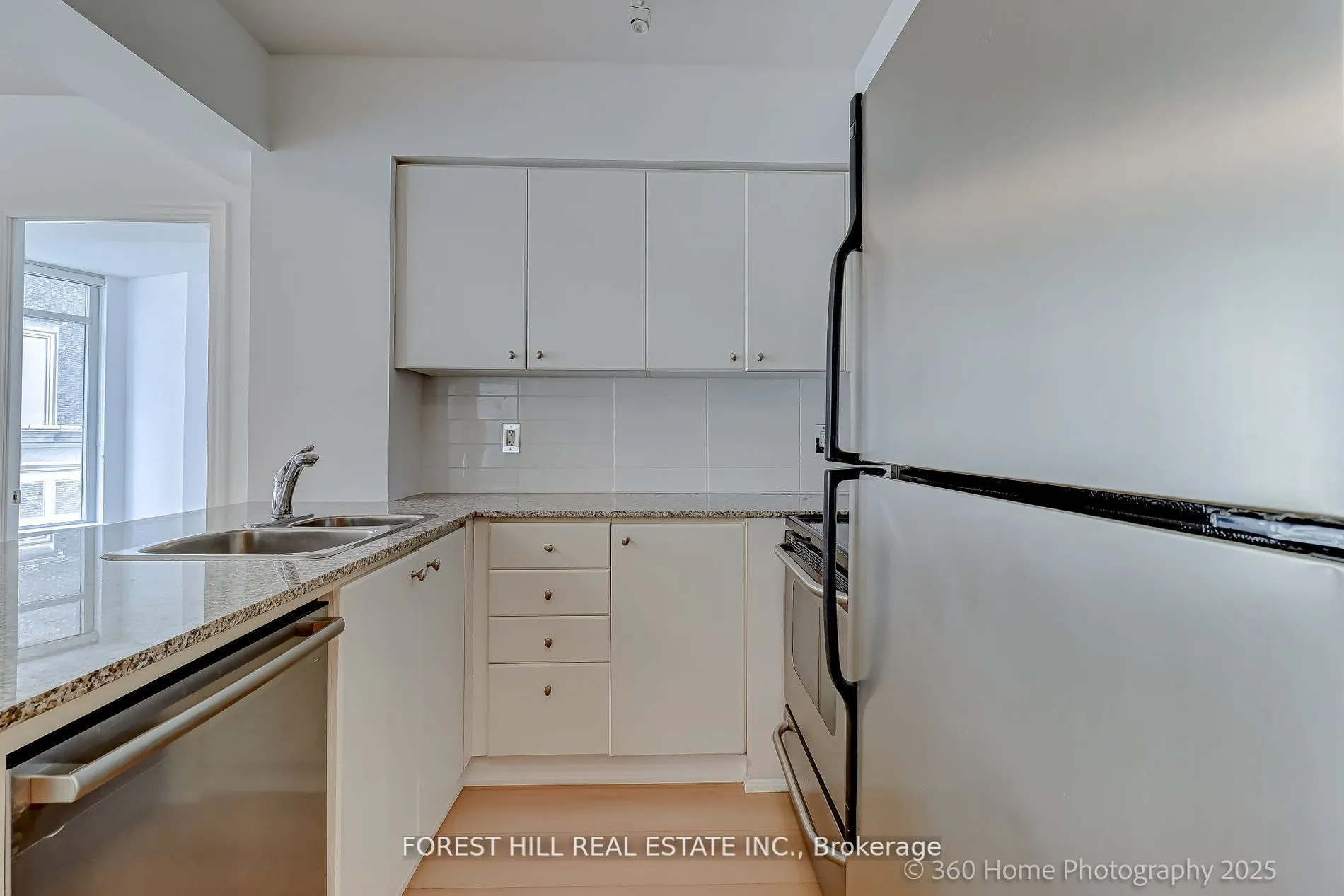 8 Scollard Street, #302