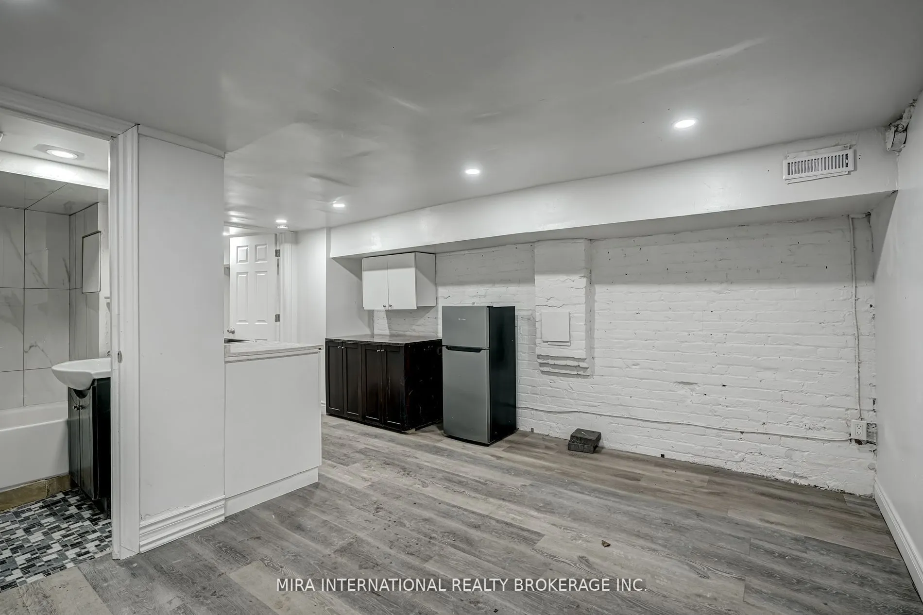 177 Carlton Street, #B2