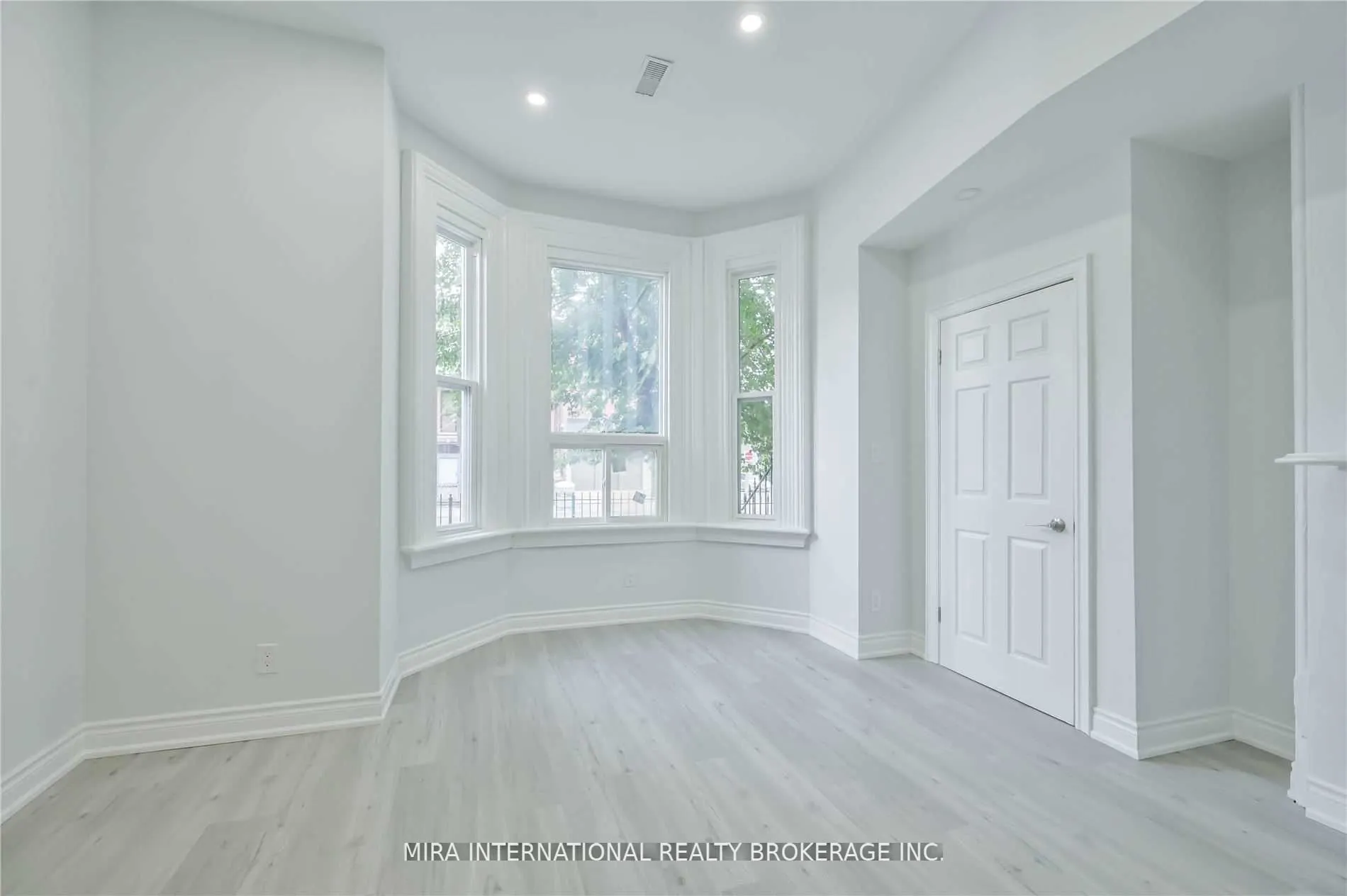 414 Dundas Street E, #101