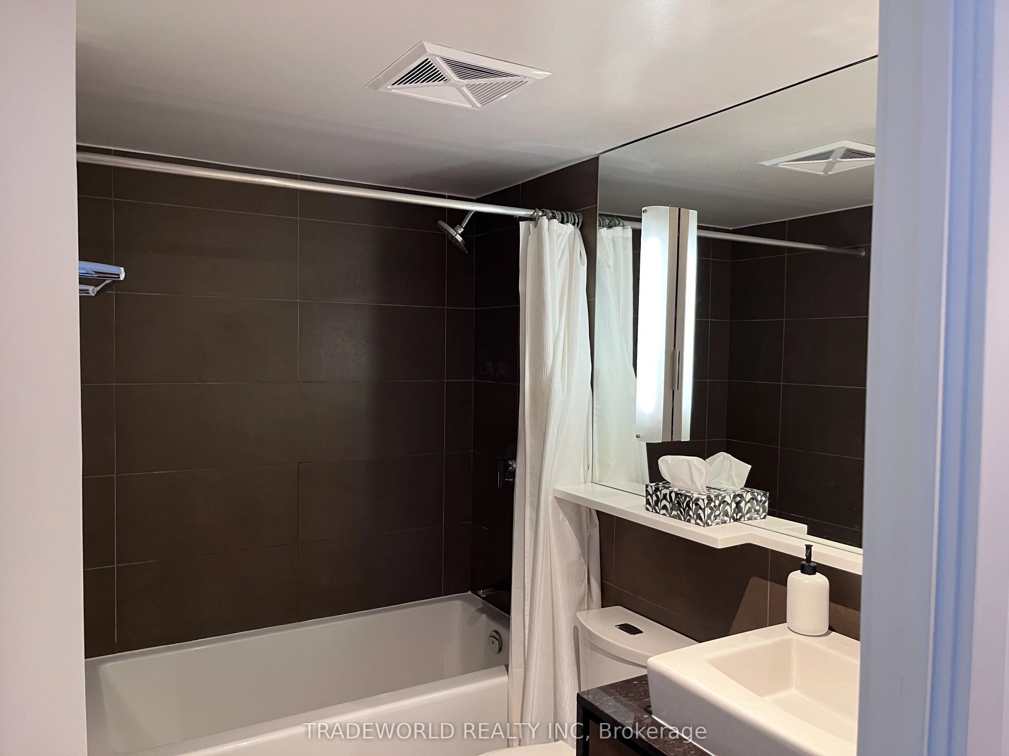 121 McMahon Drive, #1810