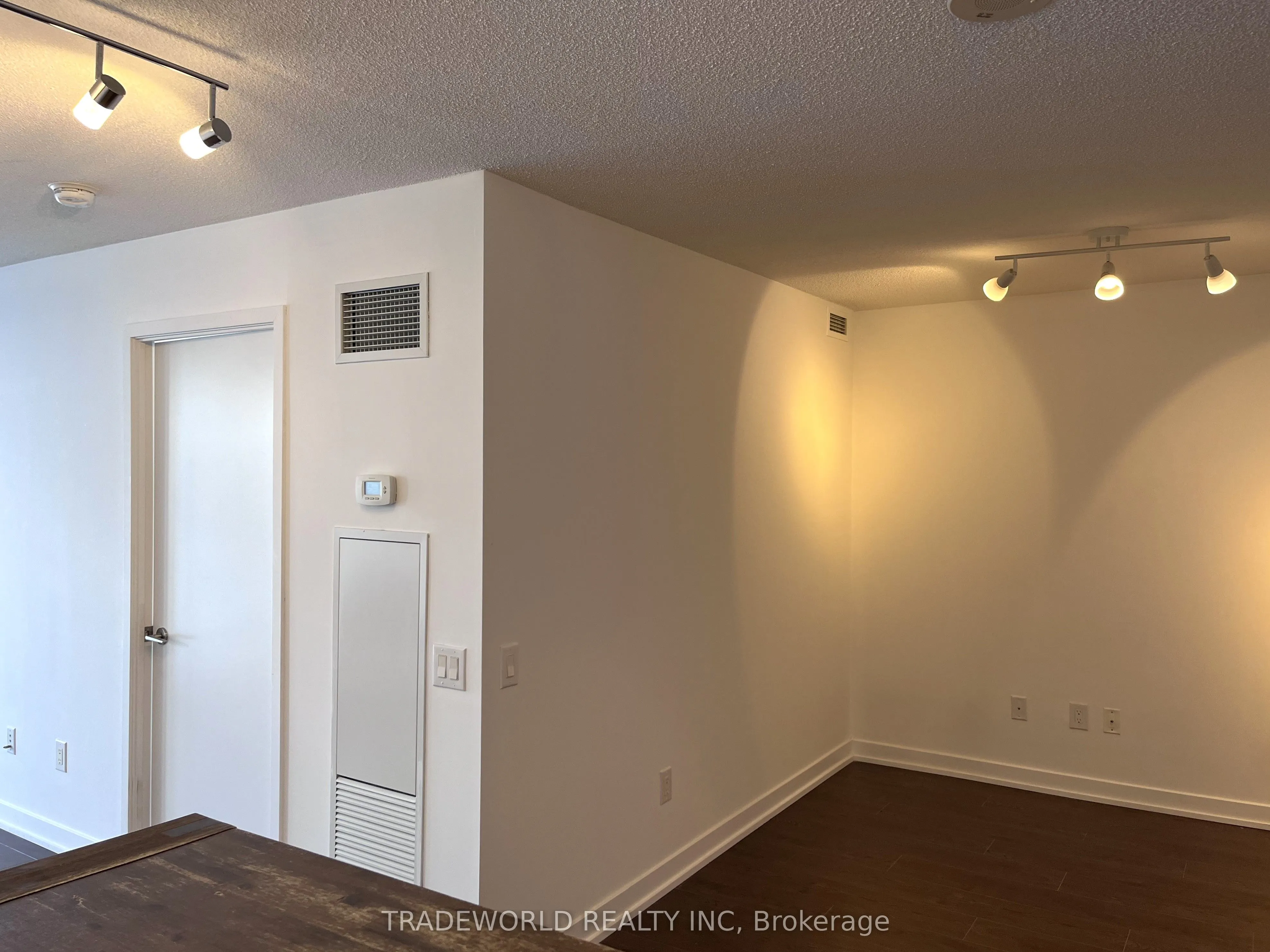 121 McMahon Drive, #1810