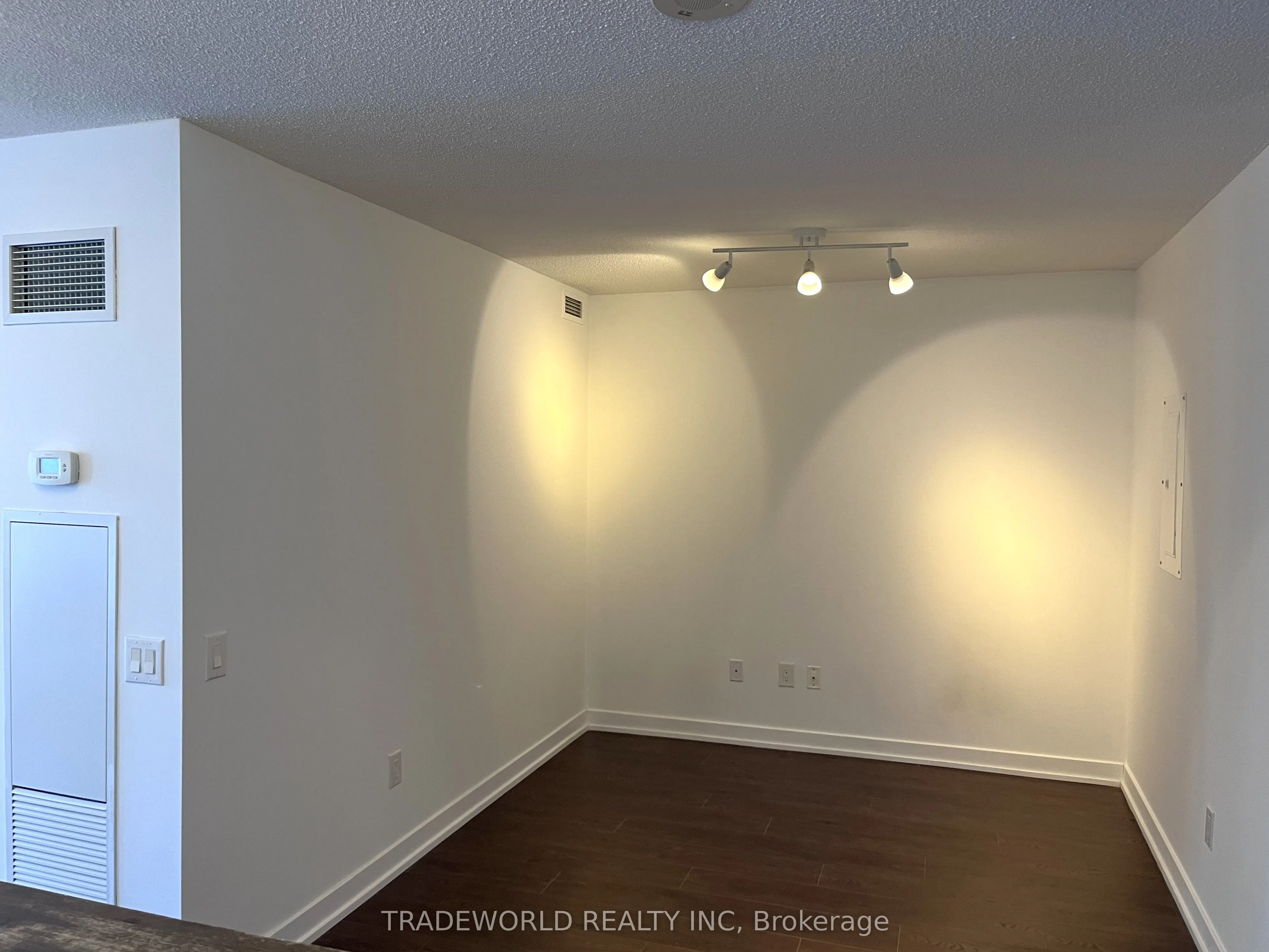 121 McMahon Drive, #1810