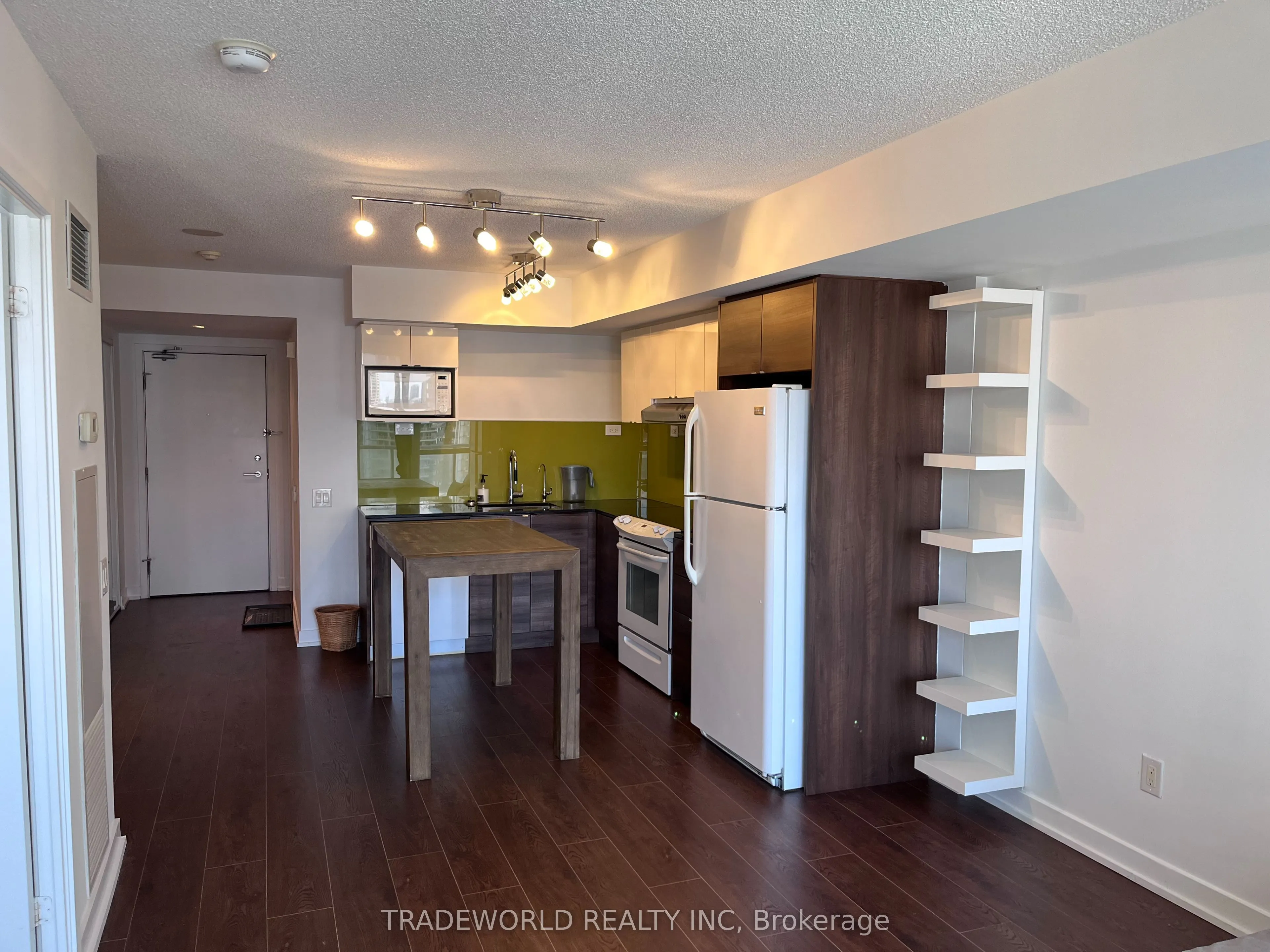 121 McMahon Drive, #1810