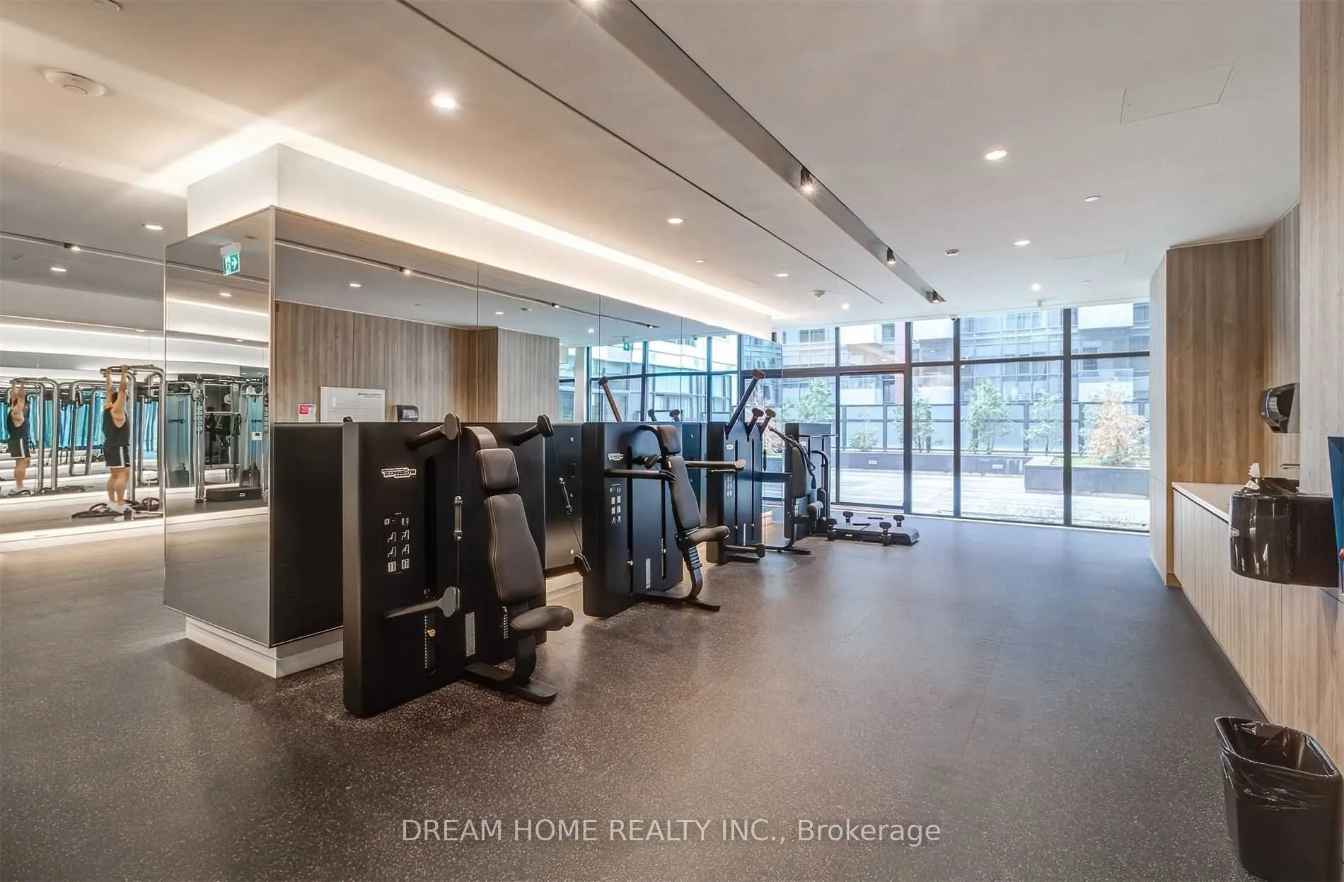 27 Bathurst Street, #617