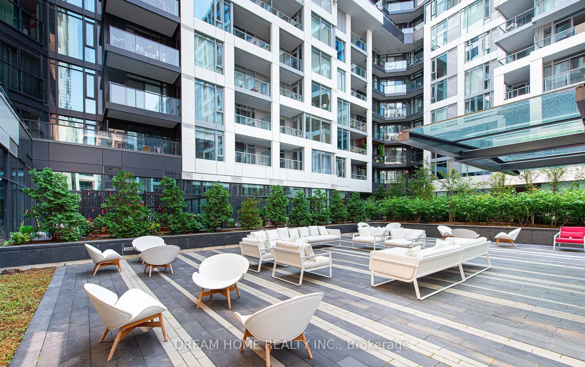 27 Bathurst Street, #617