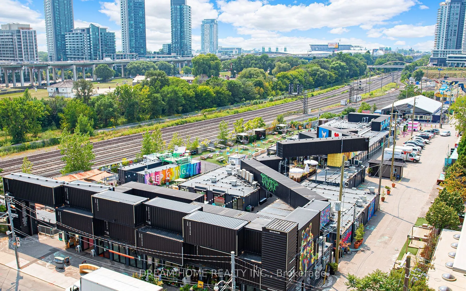27 Bathurst Street, #617