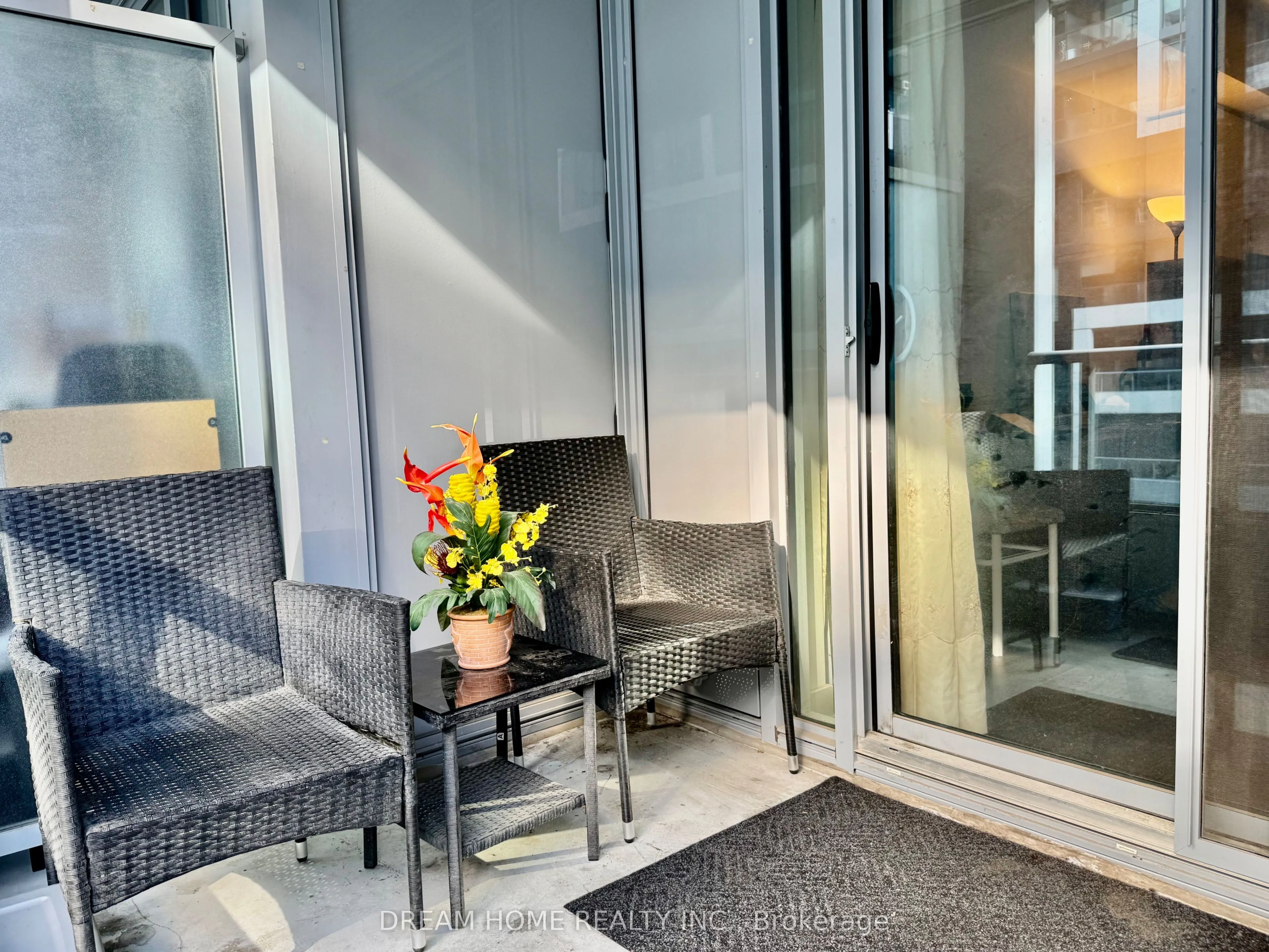 27 Bathurst Street, #617