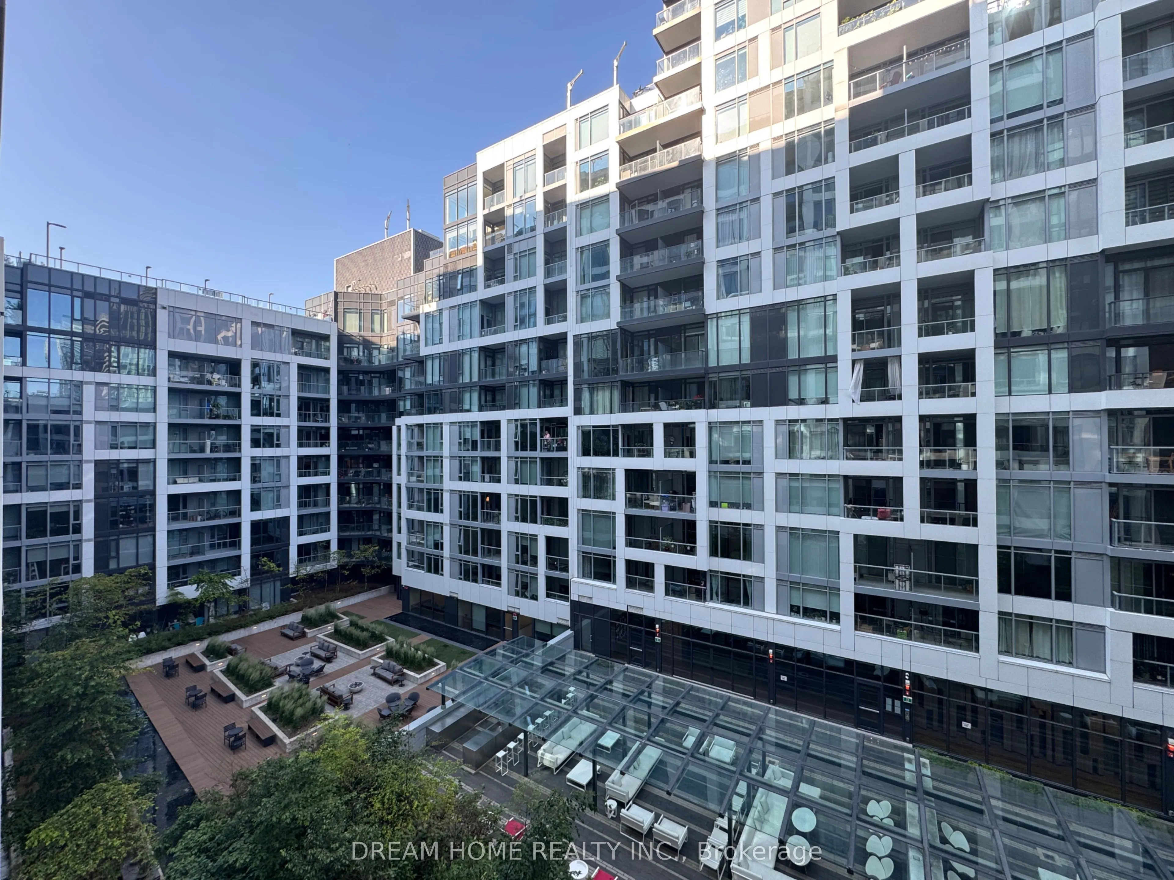 27 Bathurst Street, #617