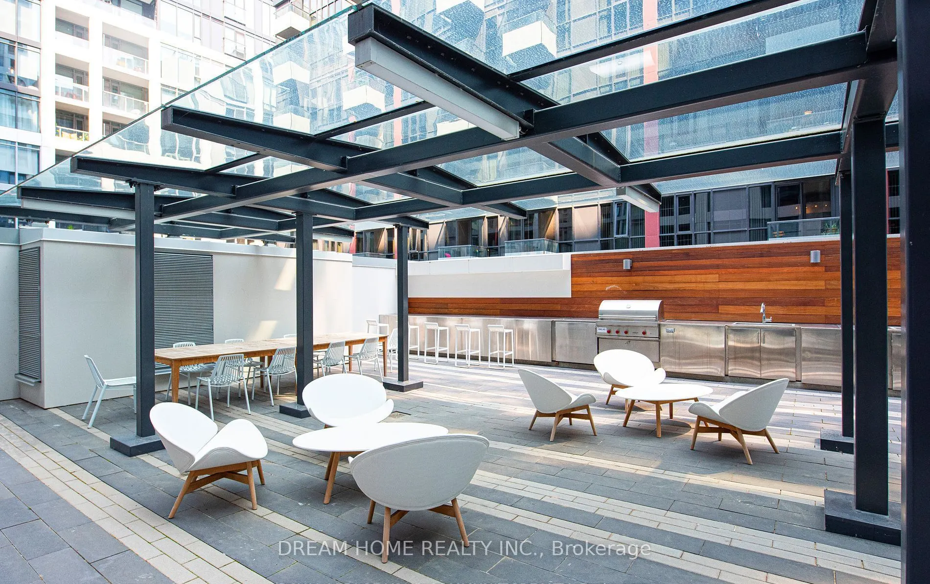 27 Bathurst Street, #617