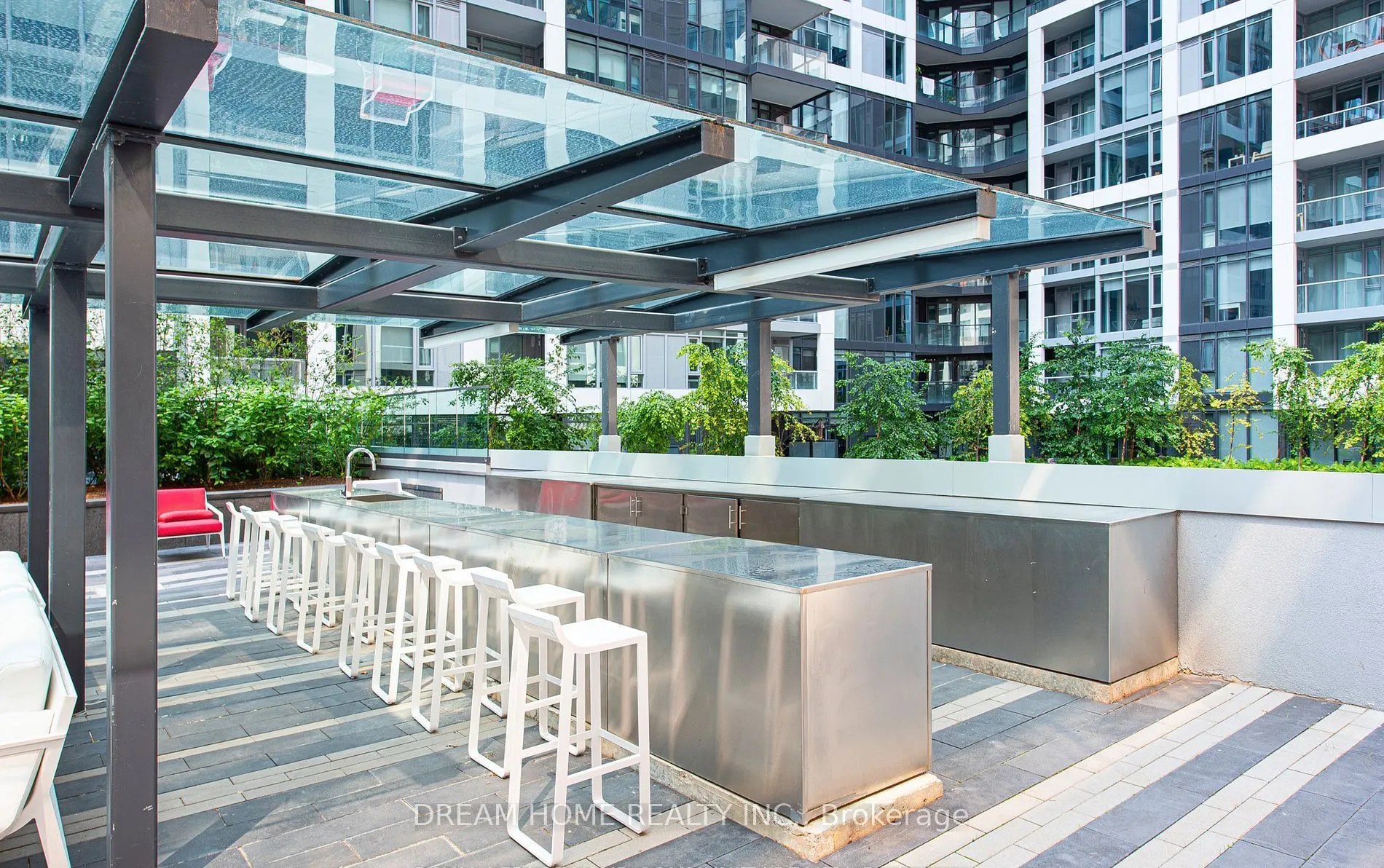 27 Bathurst Street, #617