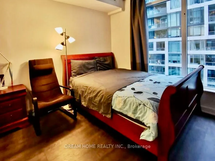 27 Bathurst Street, #617