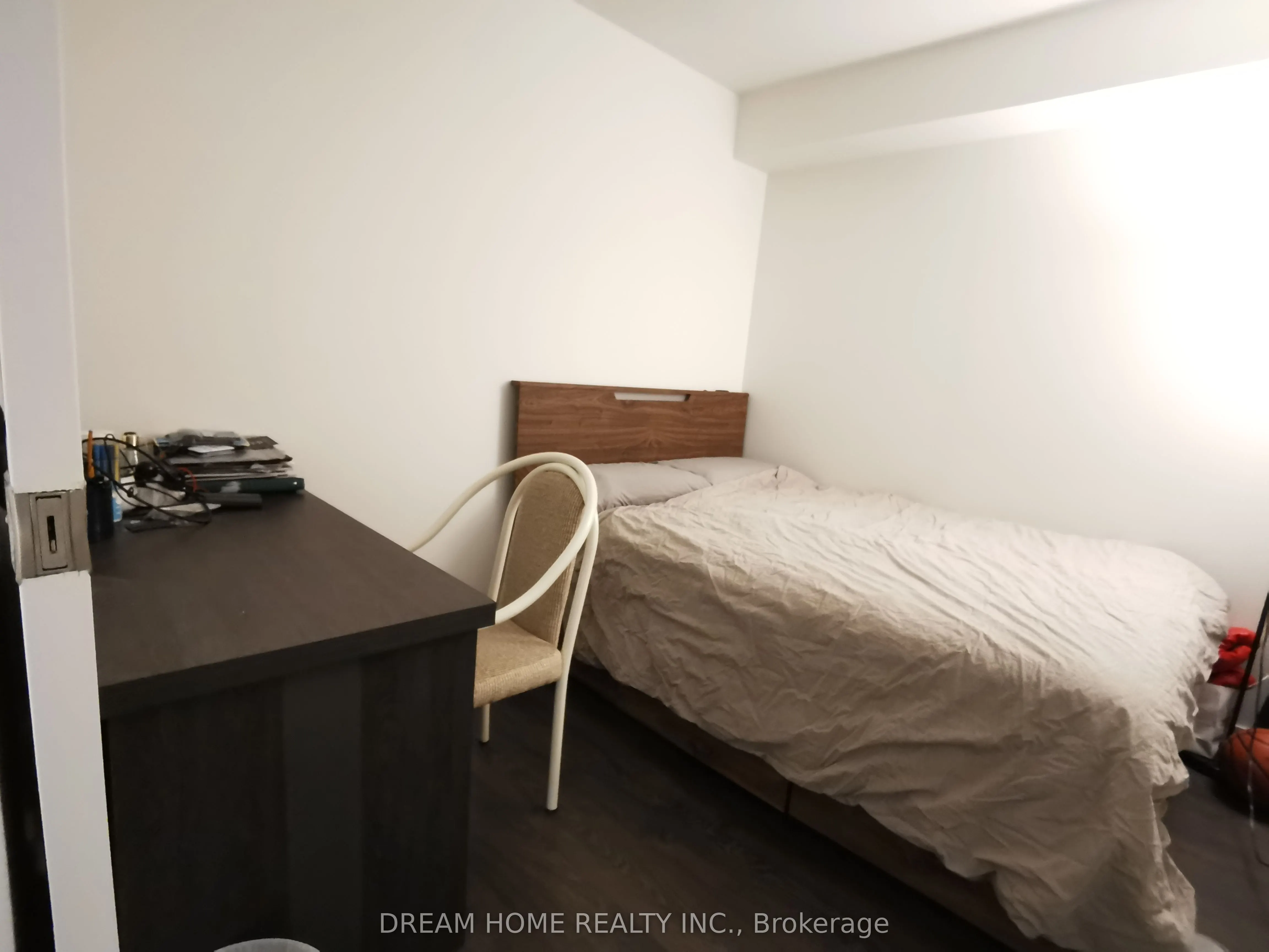 27 Bathurst Street, #617