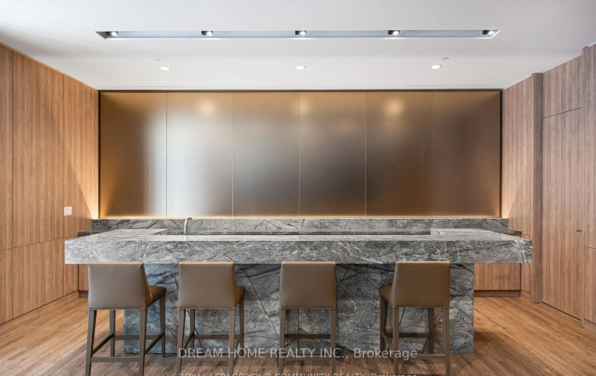 27 Bathurst Street, #617