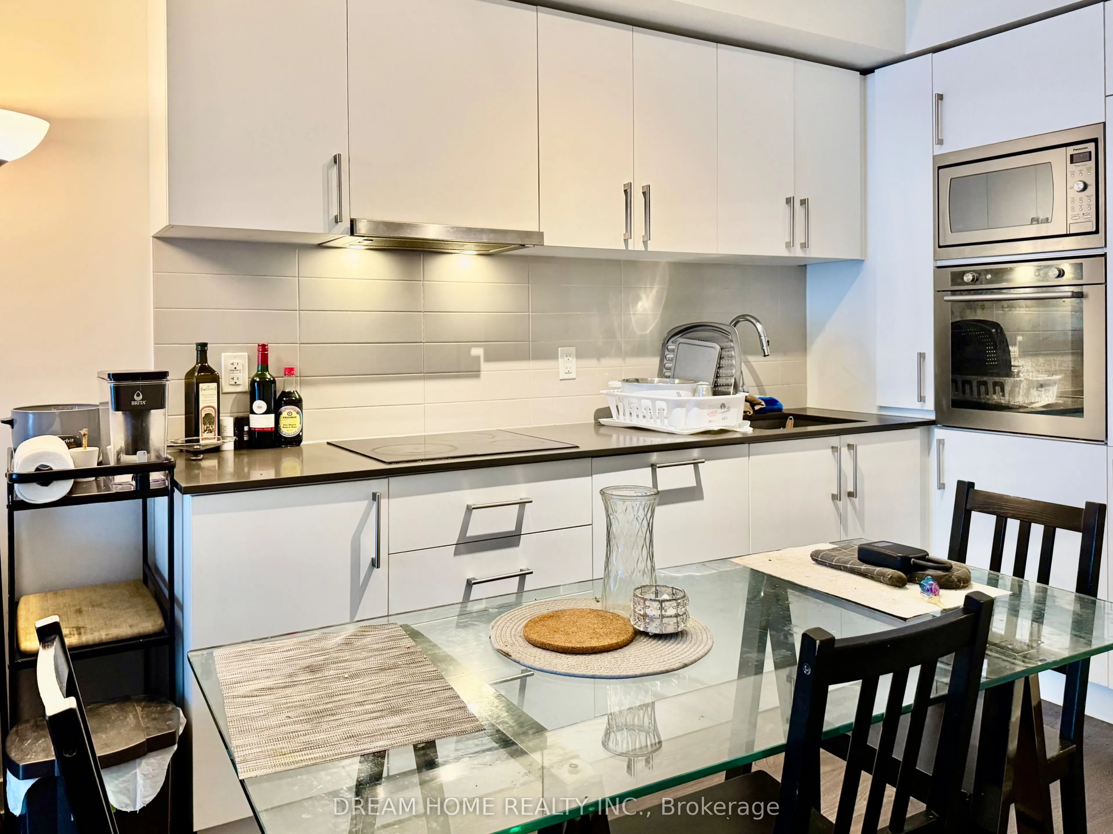 27 Bathurst Street, #617