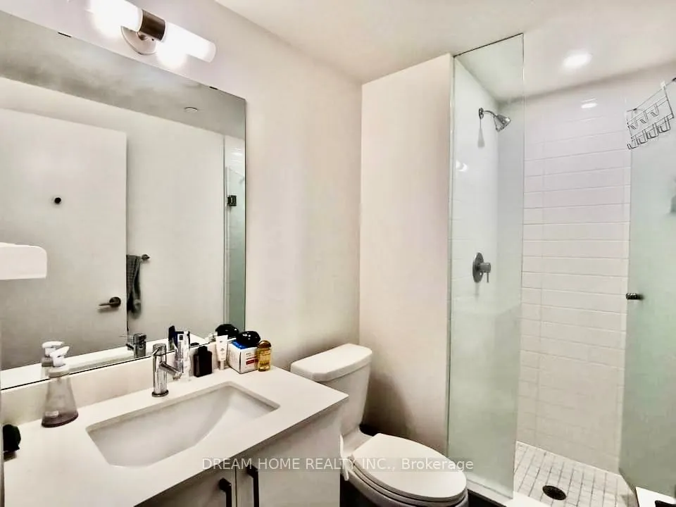 27 Bathurst Street, #617