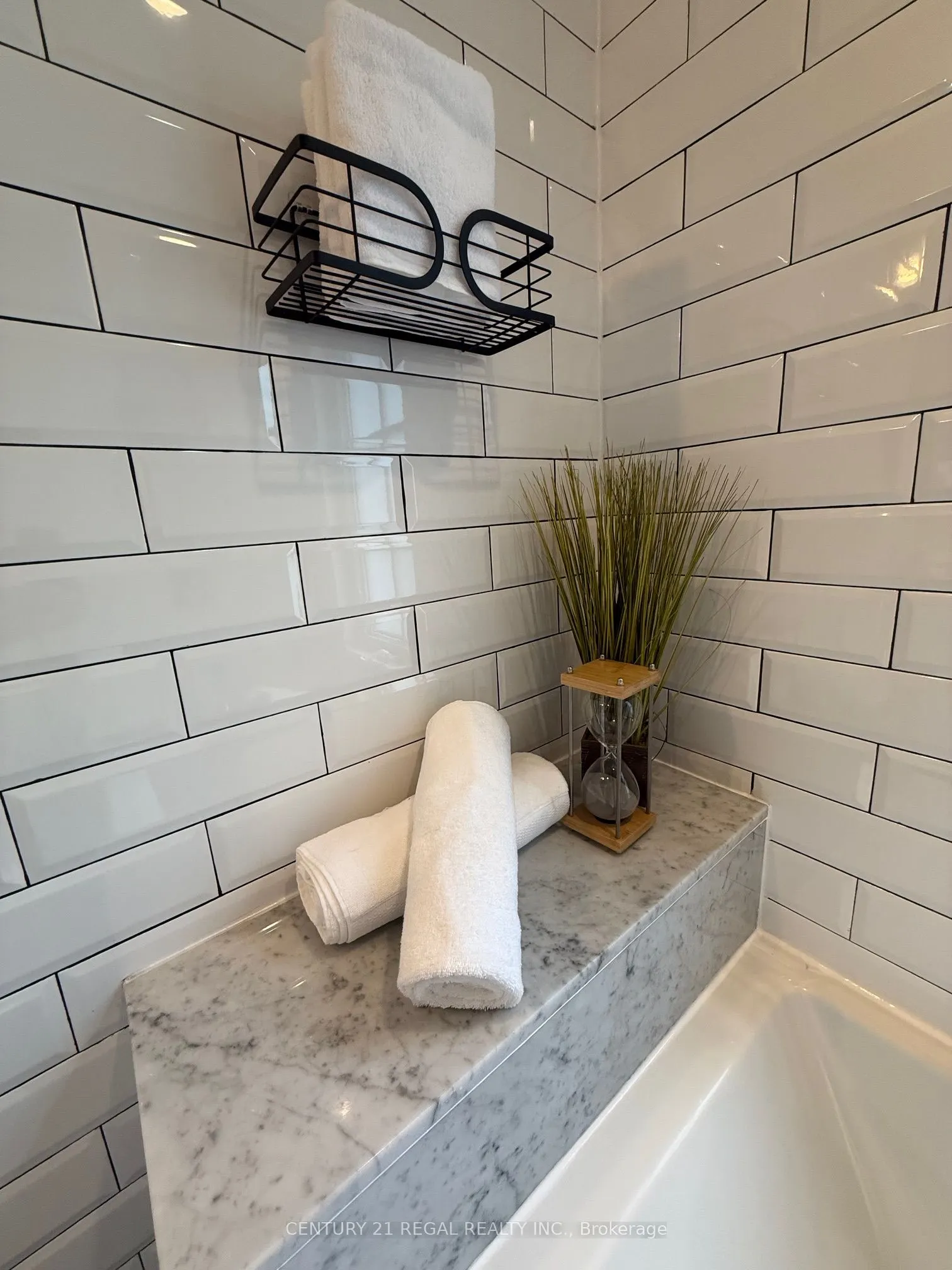93 Douglas Crescent, #14