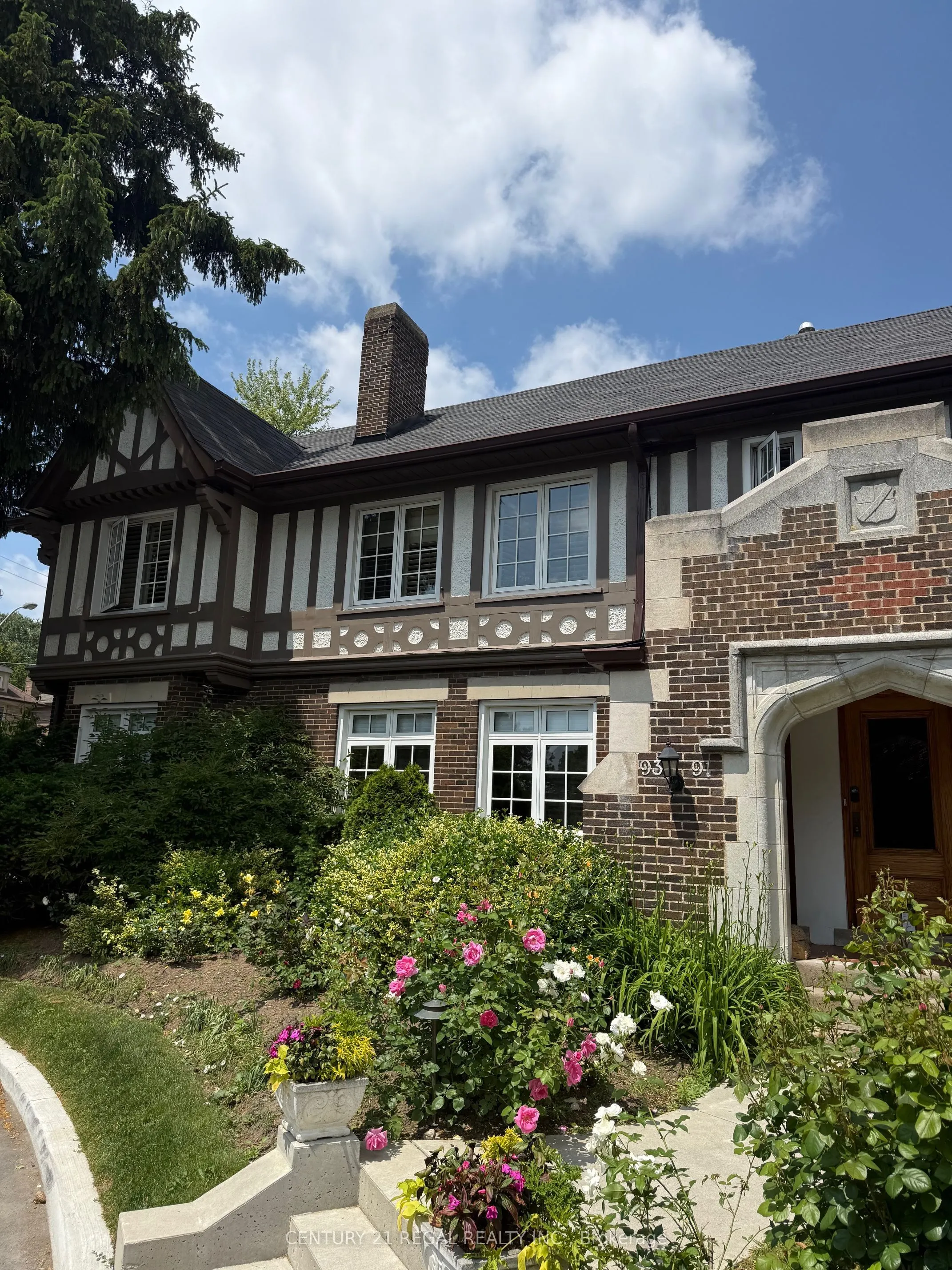 93 Douglas Crescent, #14